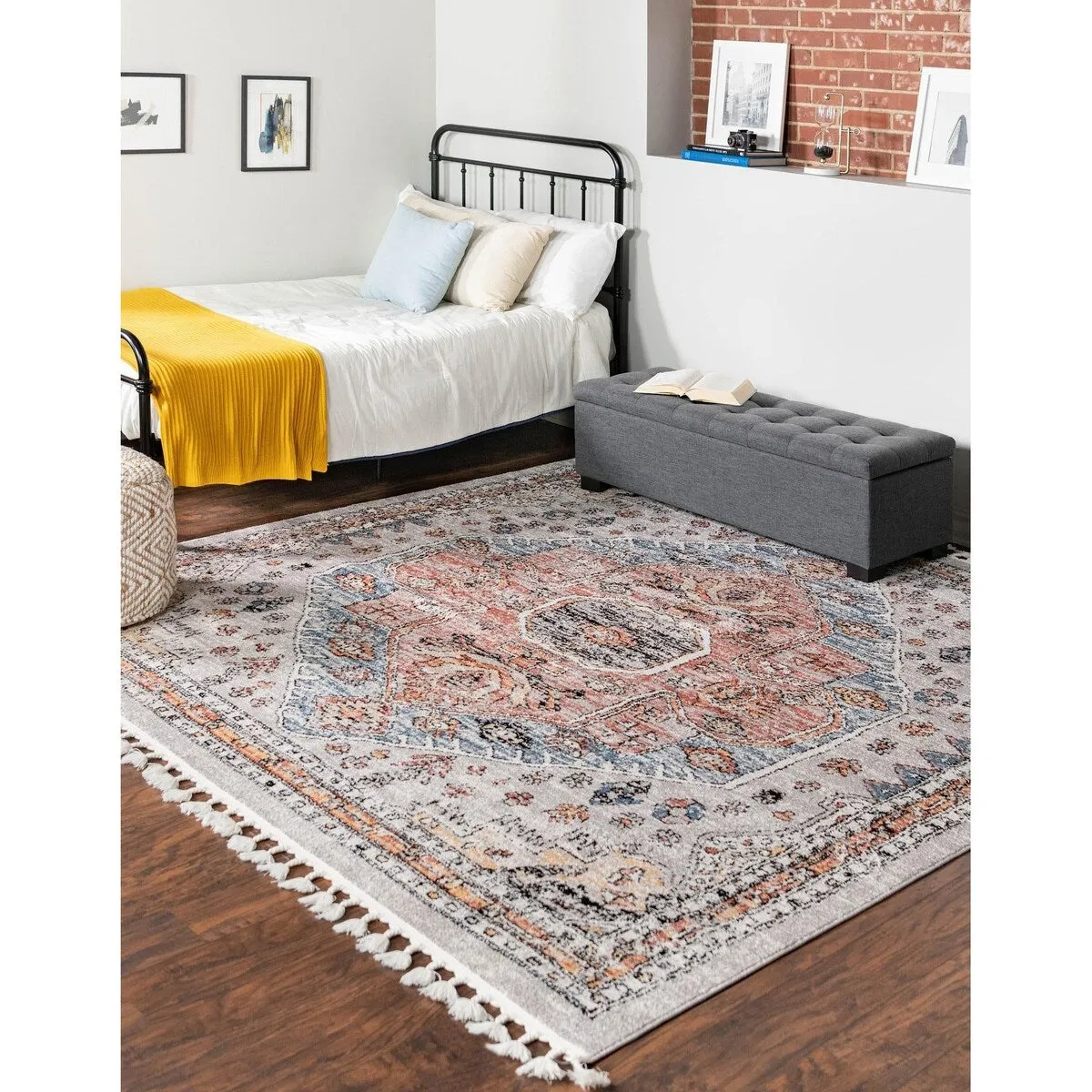 Contemporary Ariella Collection Area Rug