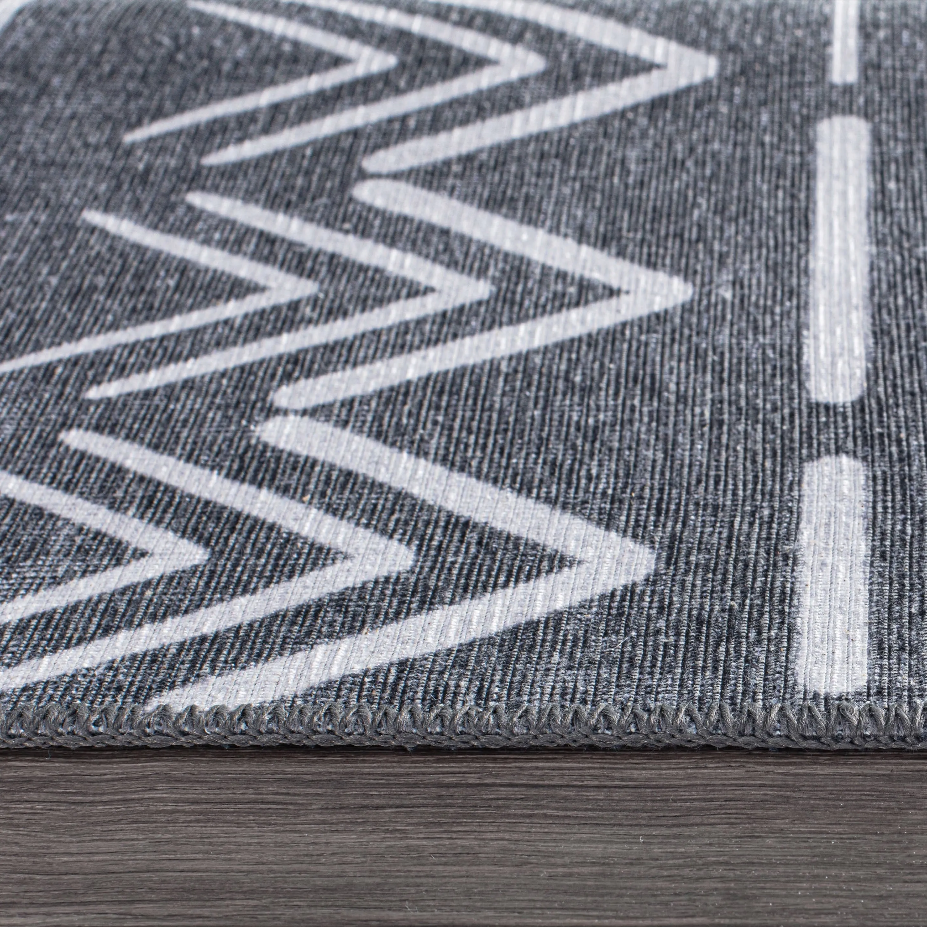 Contemporary Geometric Bohemian Machine Washable Area Rug