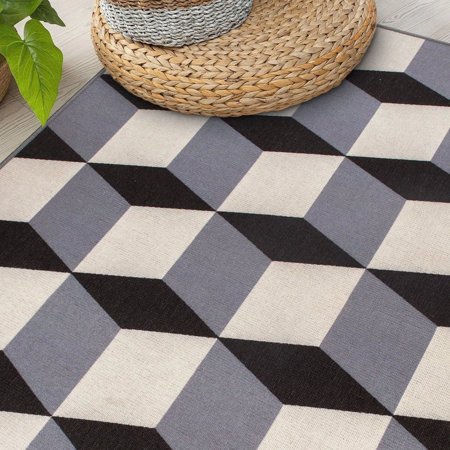 Contemporary Geometric Flatweave Indoor/Outdoor Area Rug