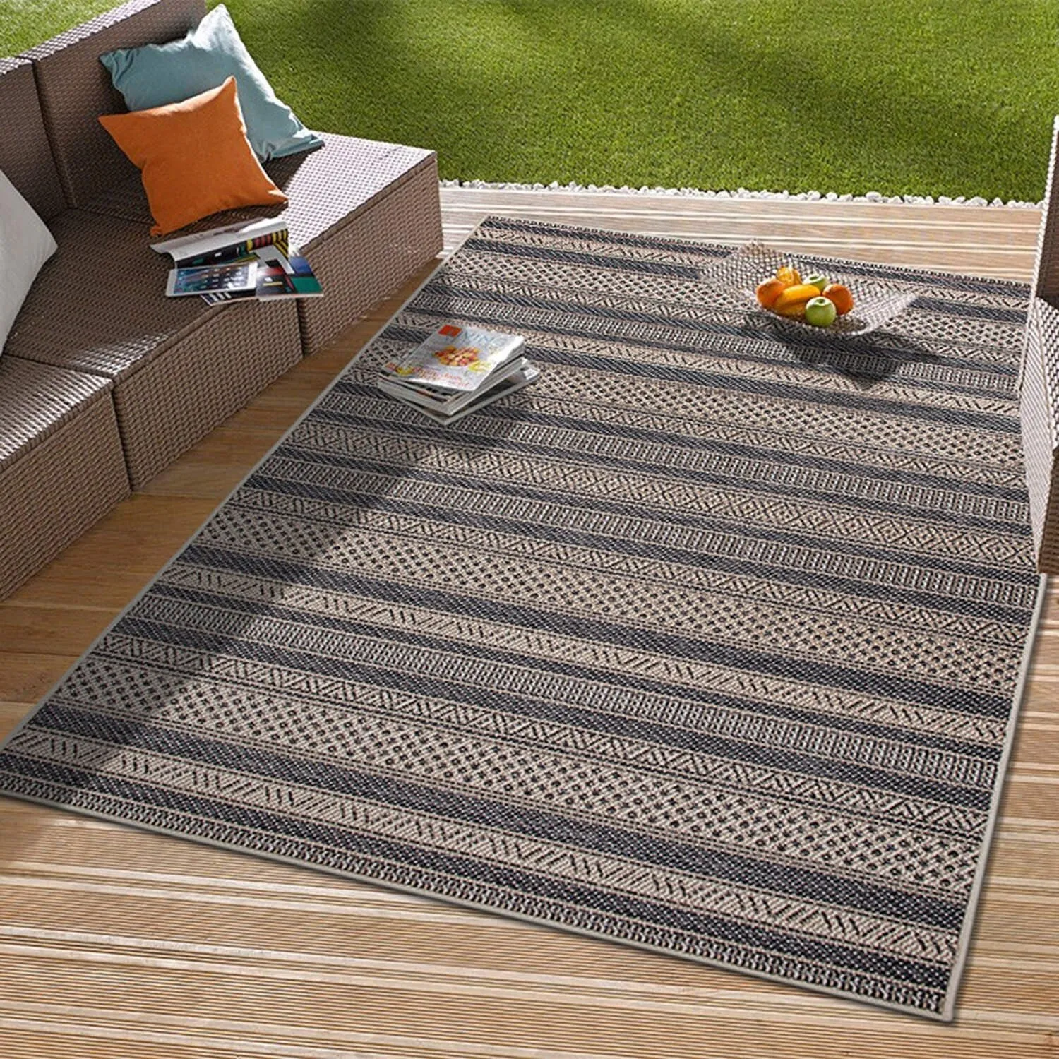 Contemporary Geometric Indoor/Outdoor Area Rug