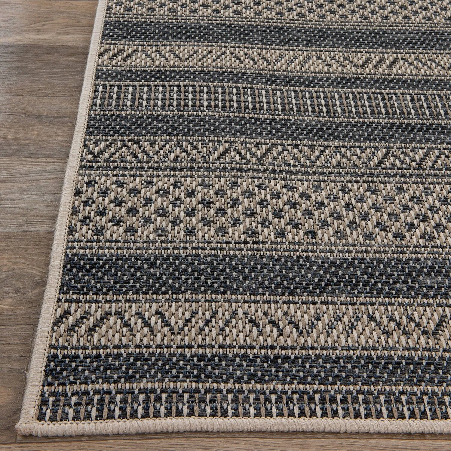 Contemporary Geometric Indoor/Outdoor Area Rug