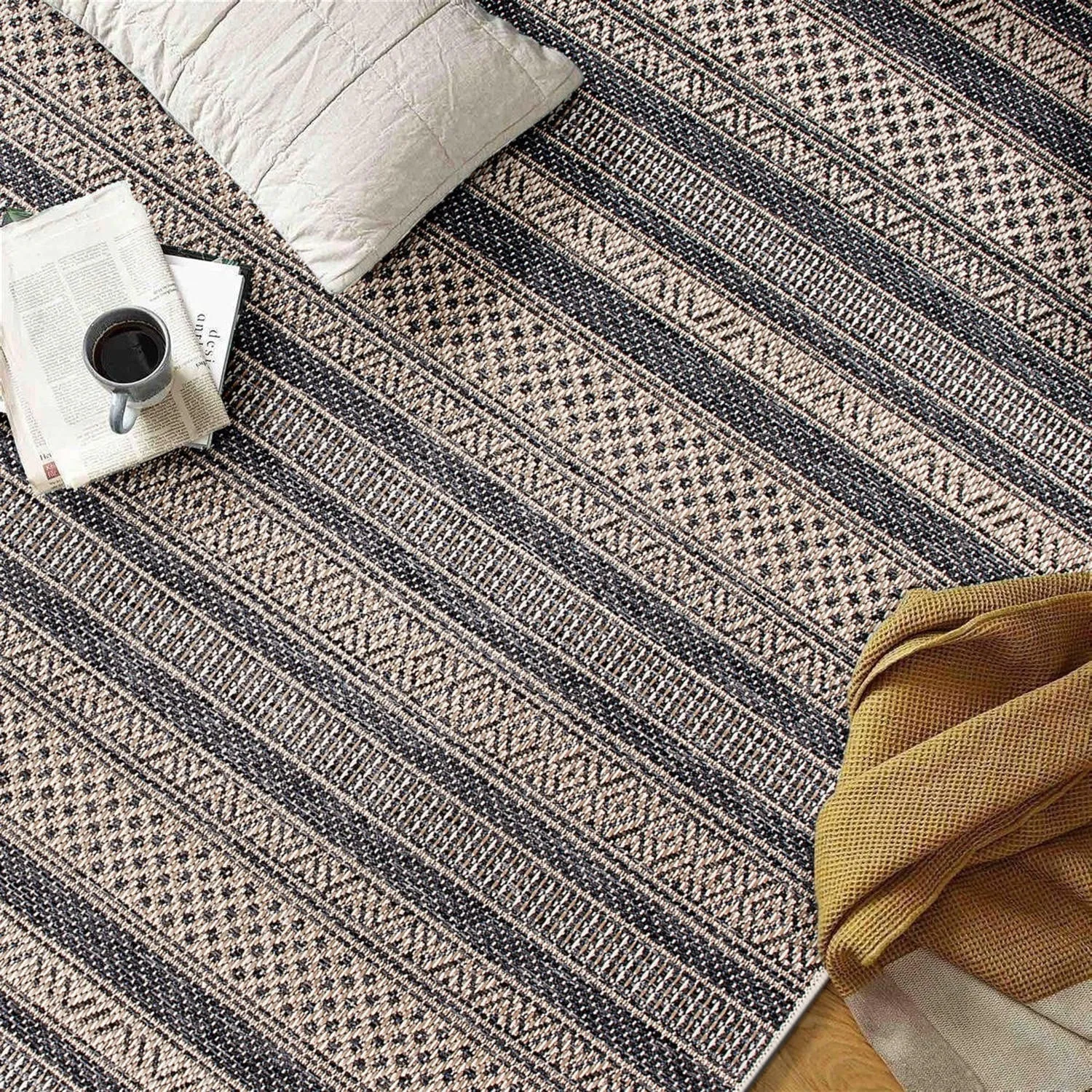 Contemporary Geometric Indoor/Outdoor Area Rug