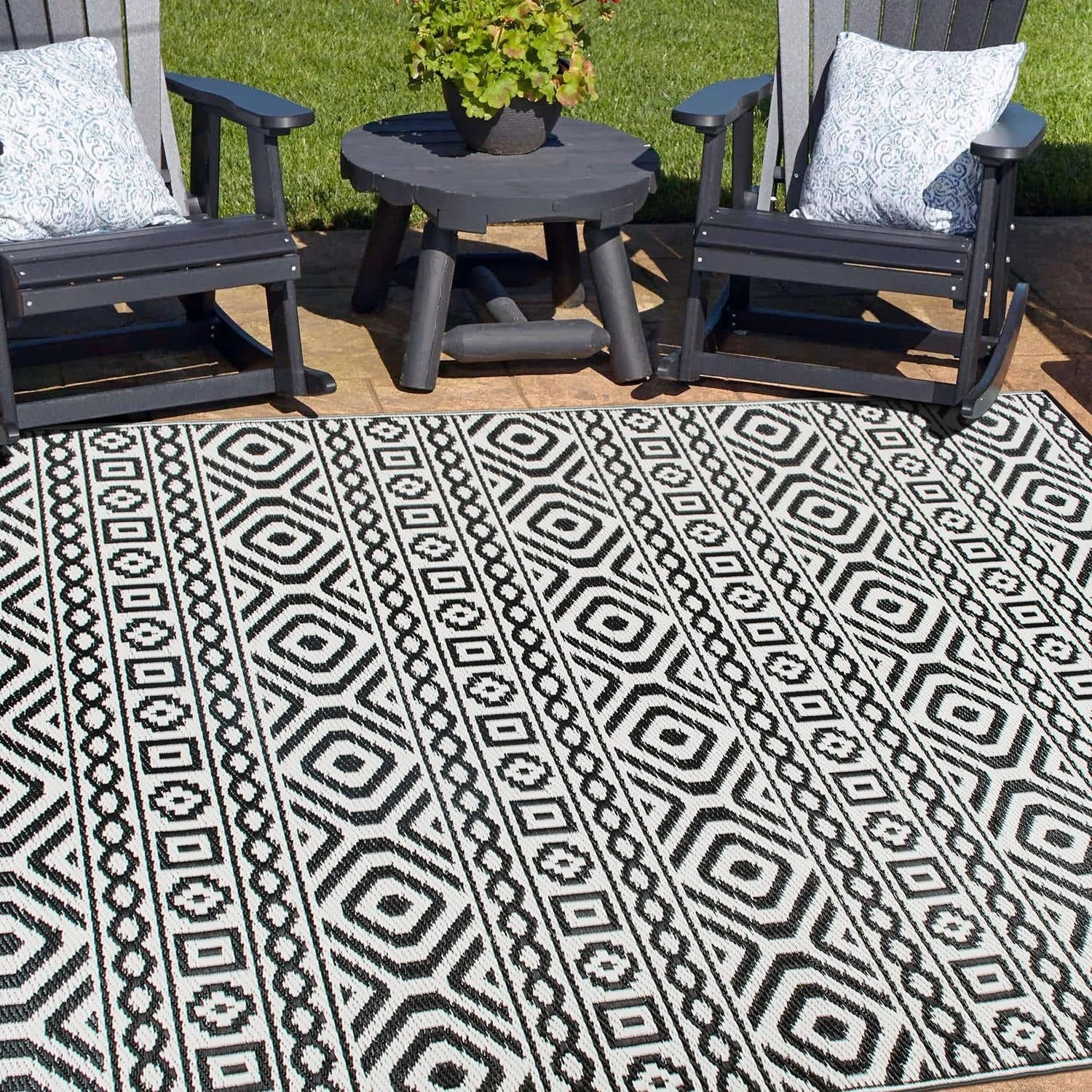 Contemporary Geometric Reversible Plastic Outdoor Rugs