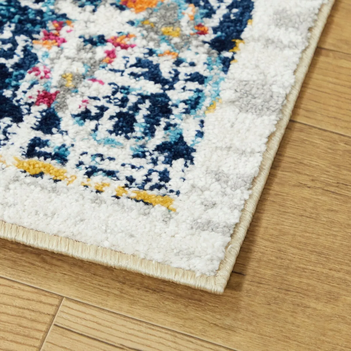 Everhart Vintage Floral Medallion Area Rug