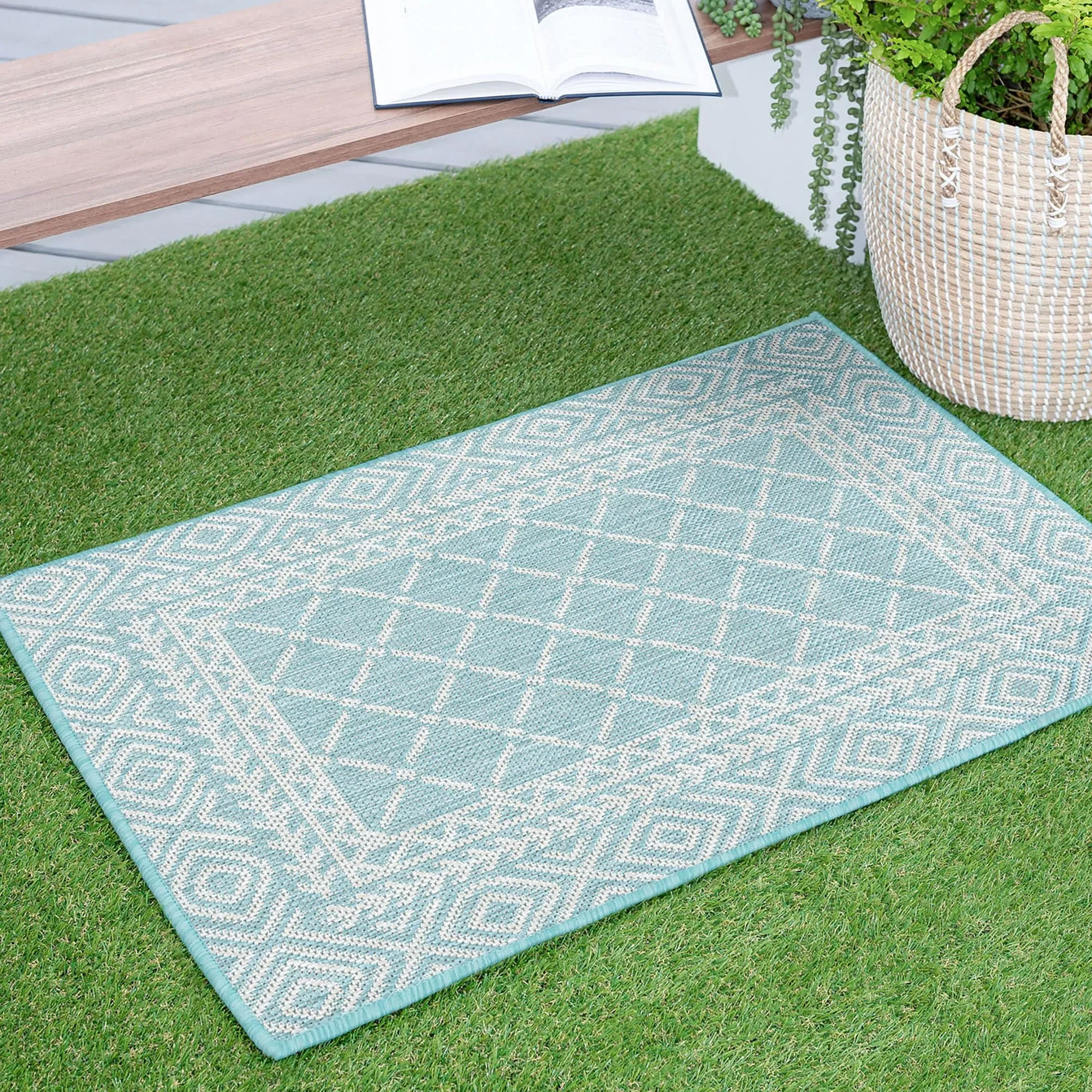 Exo Coastal Diamond Indoor/Outdoor Area Rug