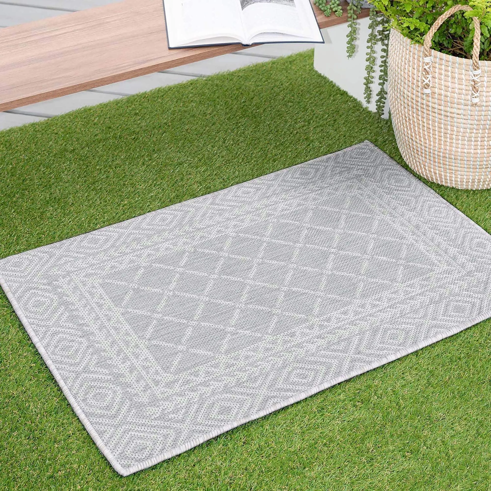 Exo Coastal Diamond Indoor/Outdoor Area Rug