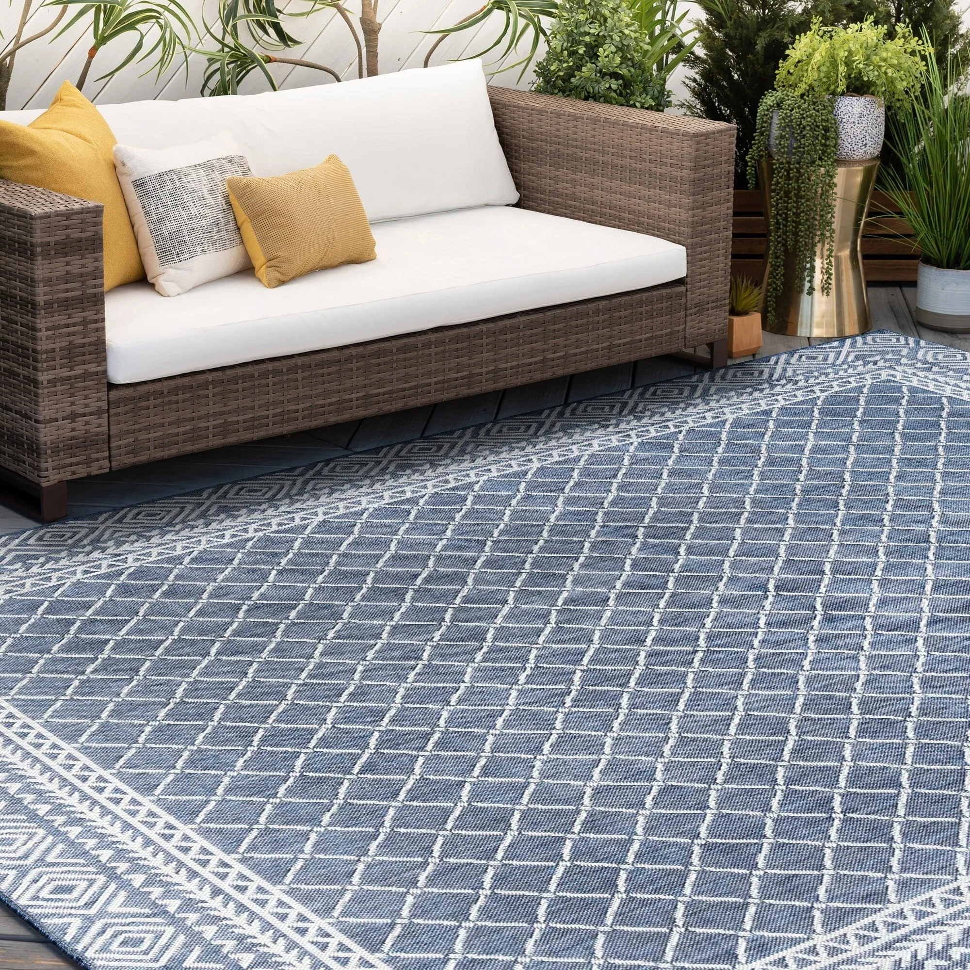 Exo Coastal Diamond Indoor/Outdoor Area Rug