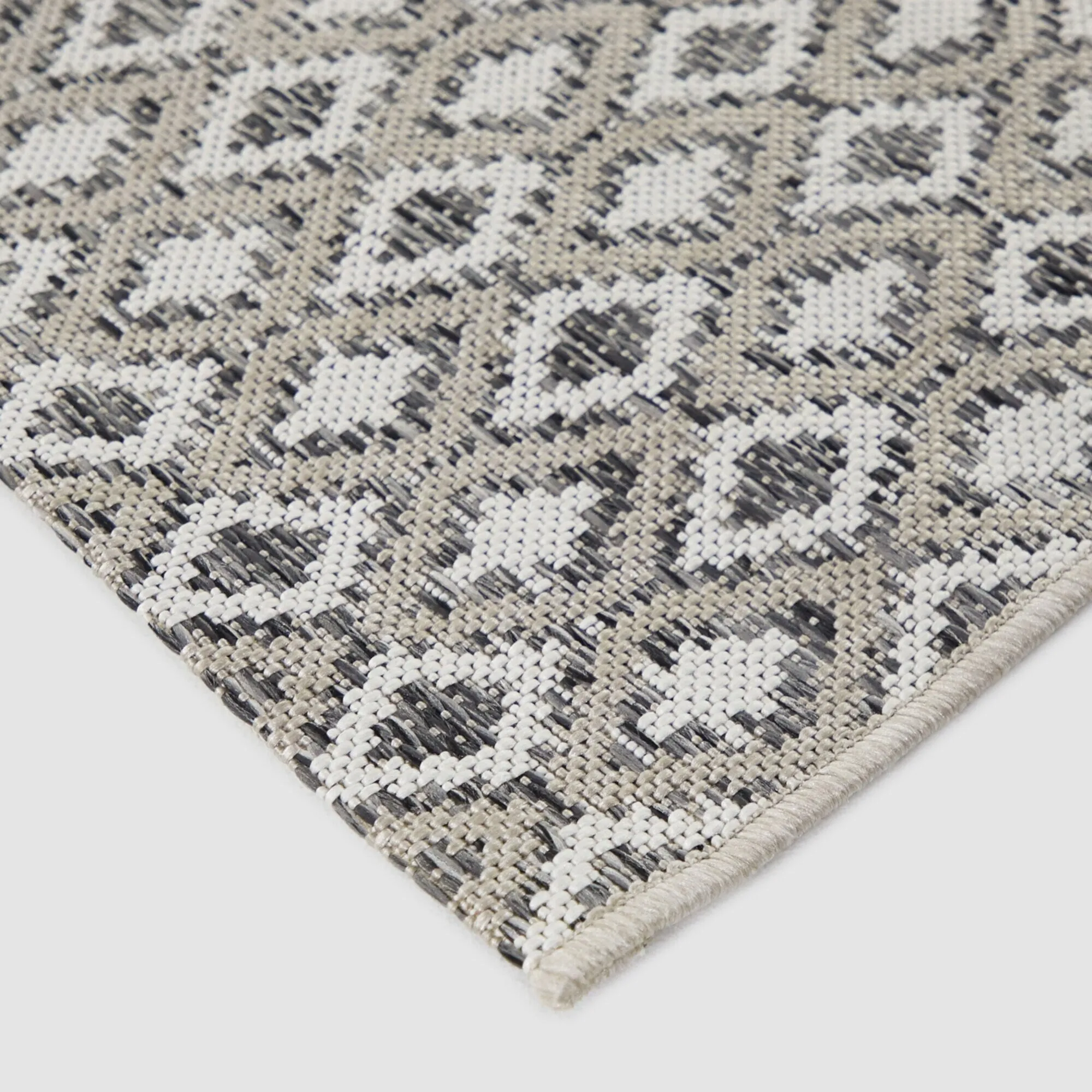 Fabien Diamond Trellis Indoor/Outdoor Area Rug