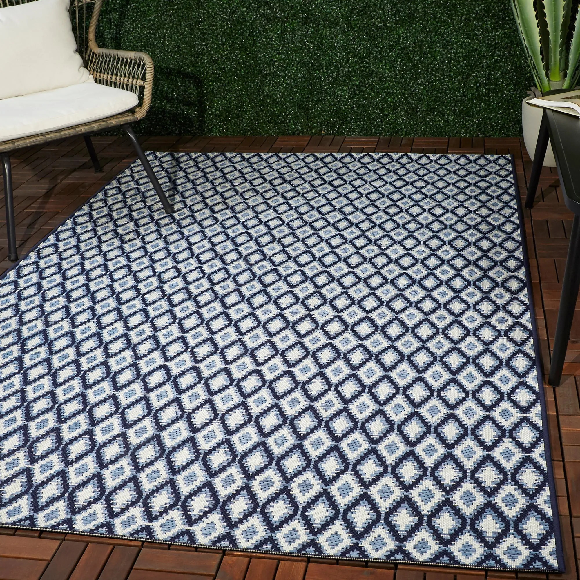 Fabien Diamond Trellis Indoor/Outdoor Area Rug