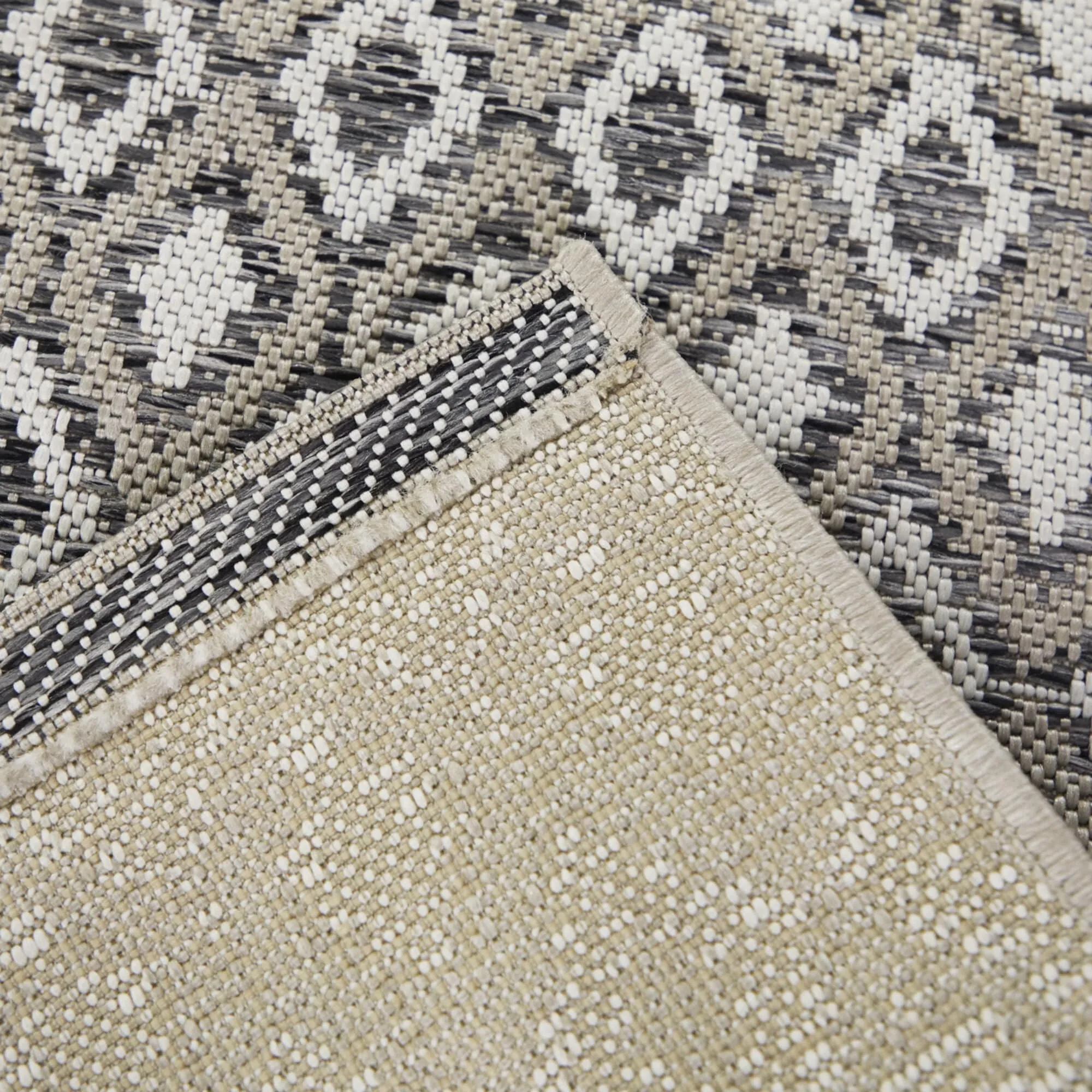 Fabien Diamond Trellis Indoor/Outdoor Area Rug