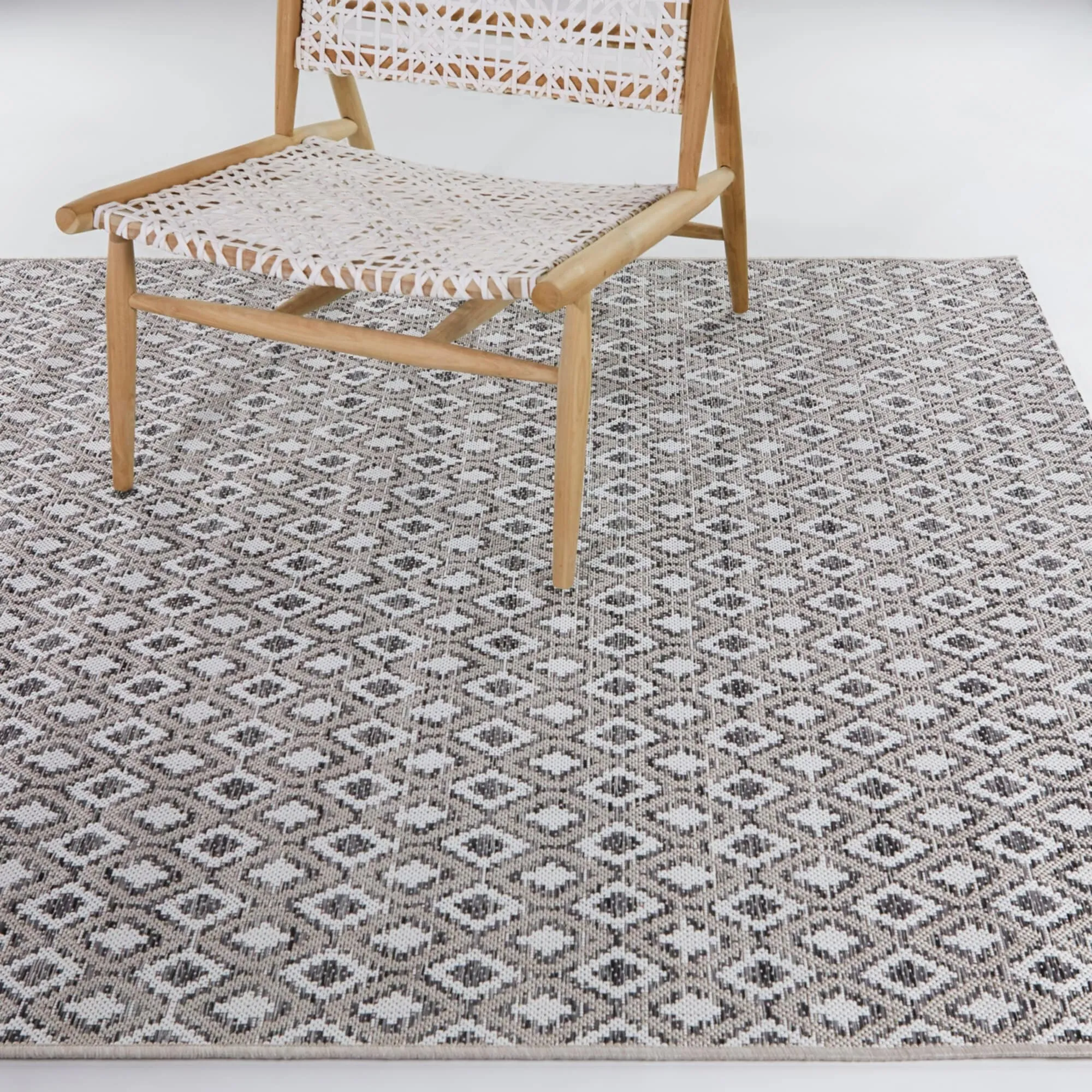 Fabien Diamond Trellis Indoor/Outdoor Area Rug