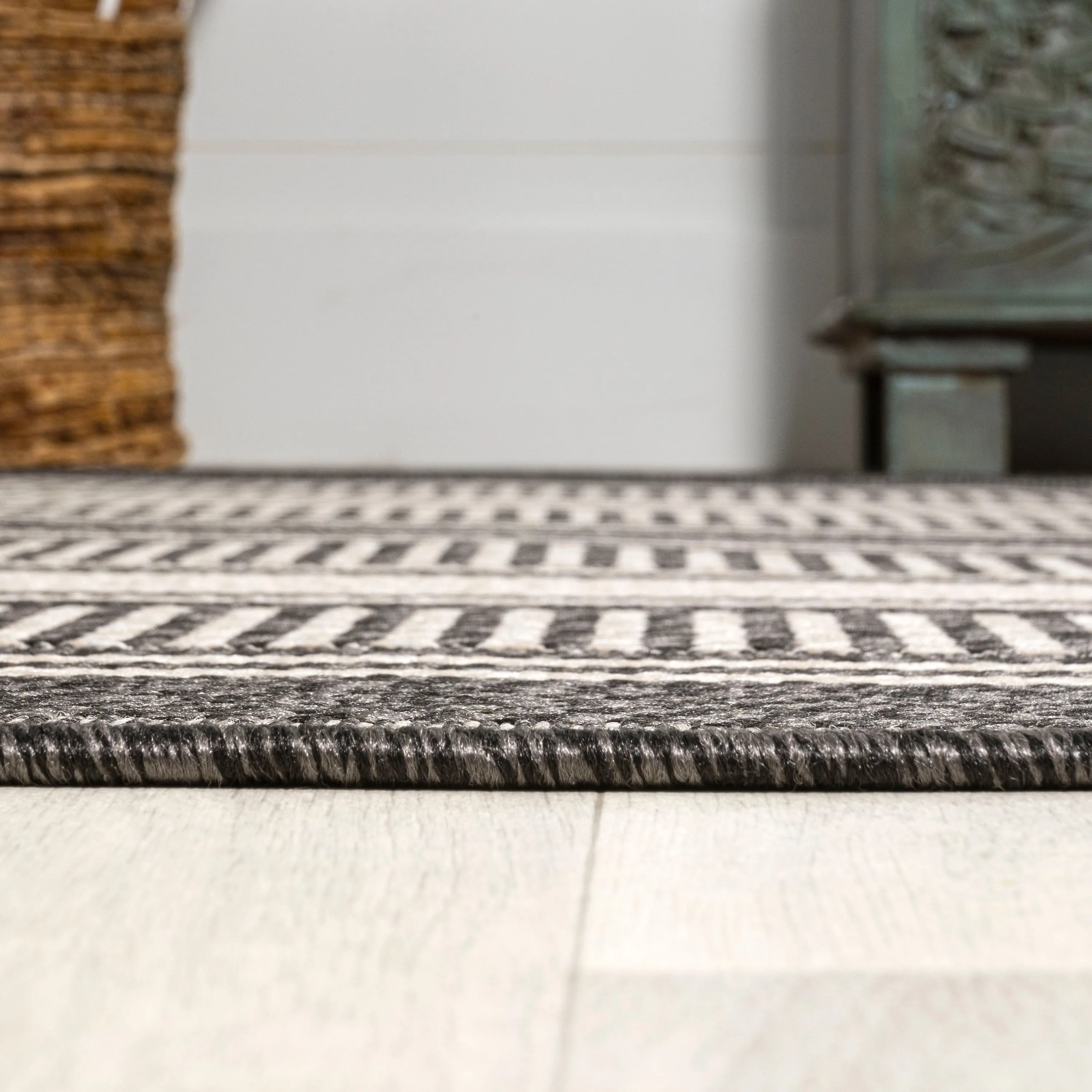 JONATHAN Y Negril Modern Double Stripe Indoor/Outdoor Area Rug
