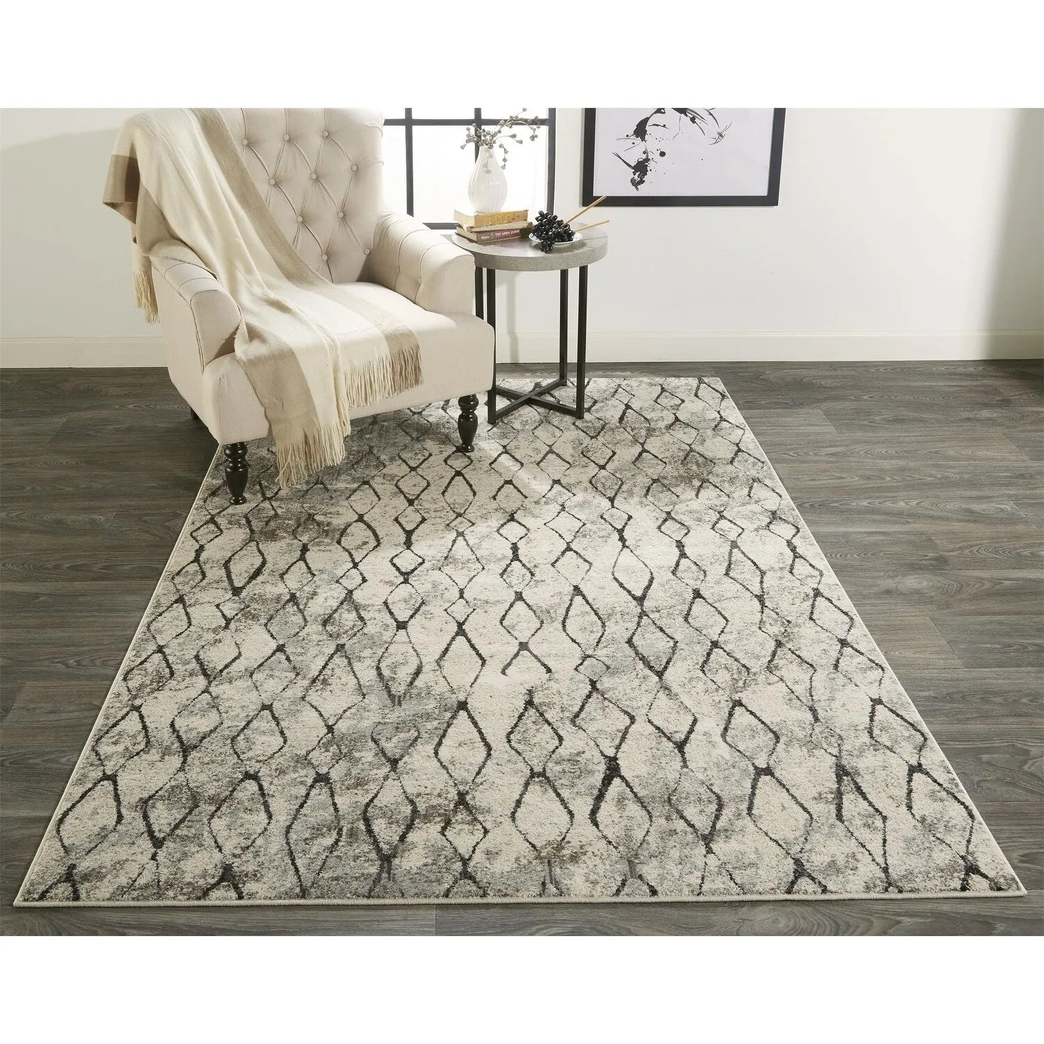 Kiba Contemporary Distressed Rug. Ivory/Charcoal. Round