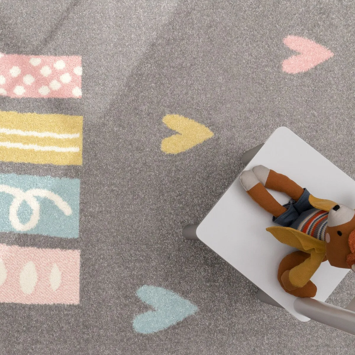 Kids Rug with Rainbow and Hearts in Pastel Colors