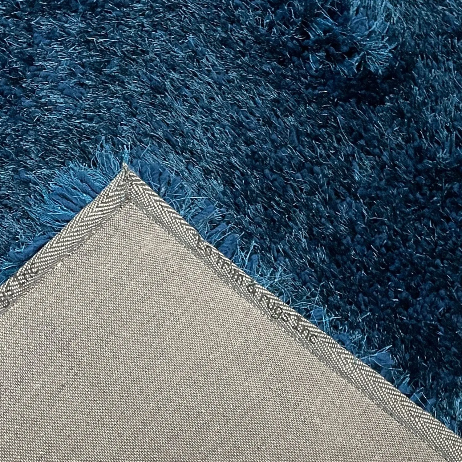 LA Rug Linens Romance 1.5-inch Thick Soft Pile Shag Area Rug