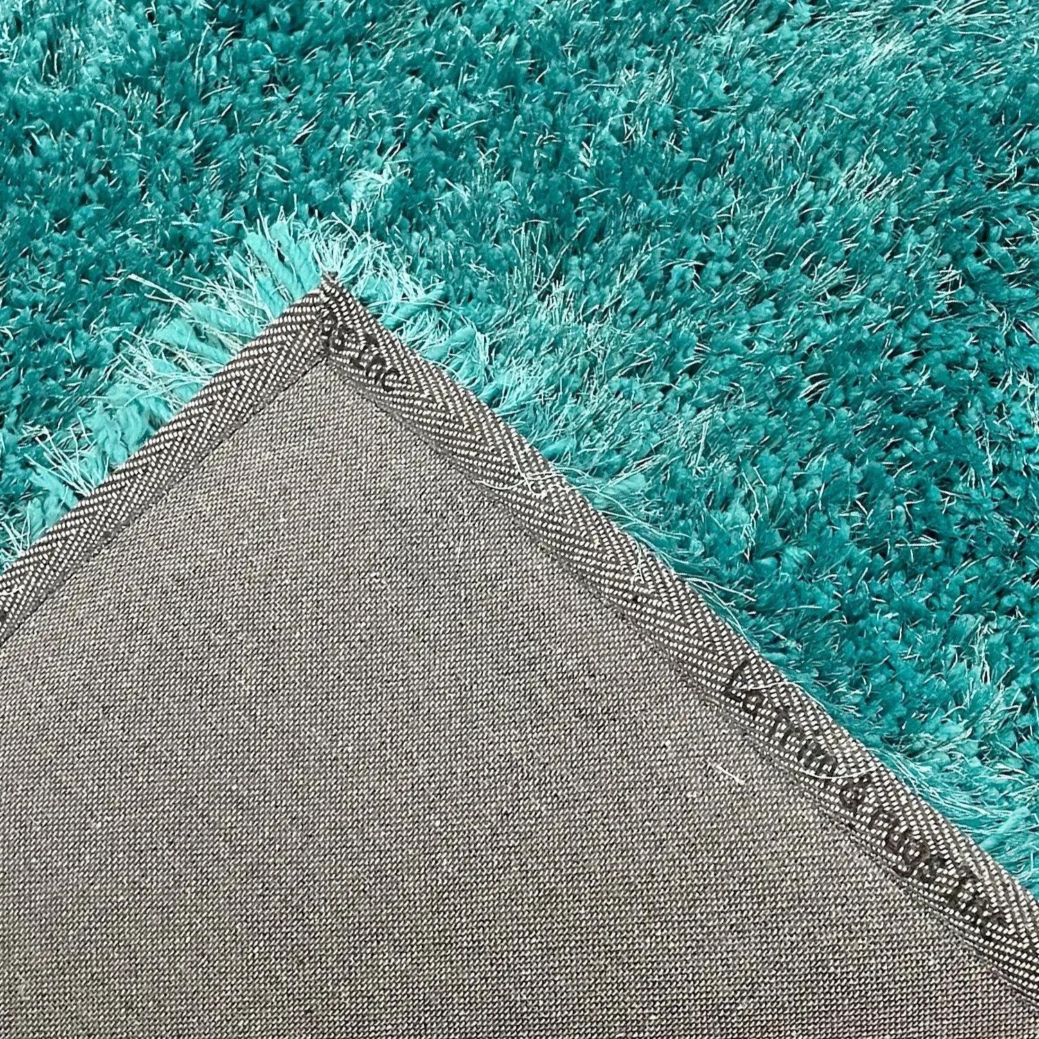 LA Rug Linens Romance 1.5-inch Thick Soft Pile Shag Area Rug