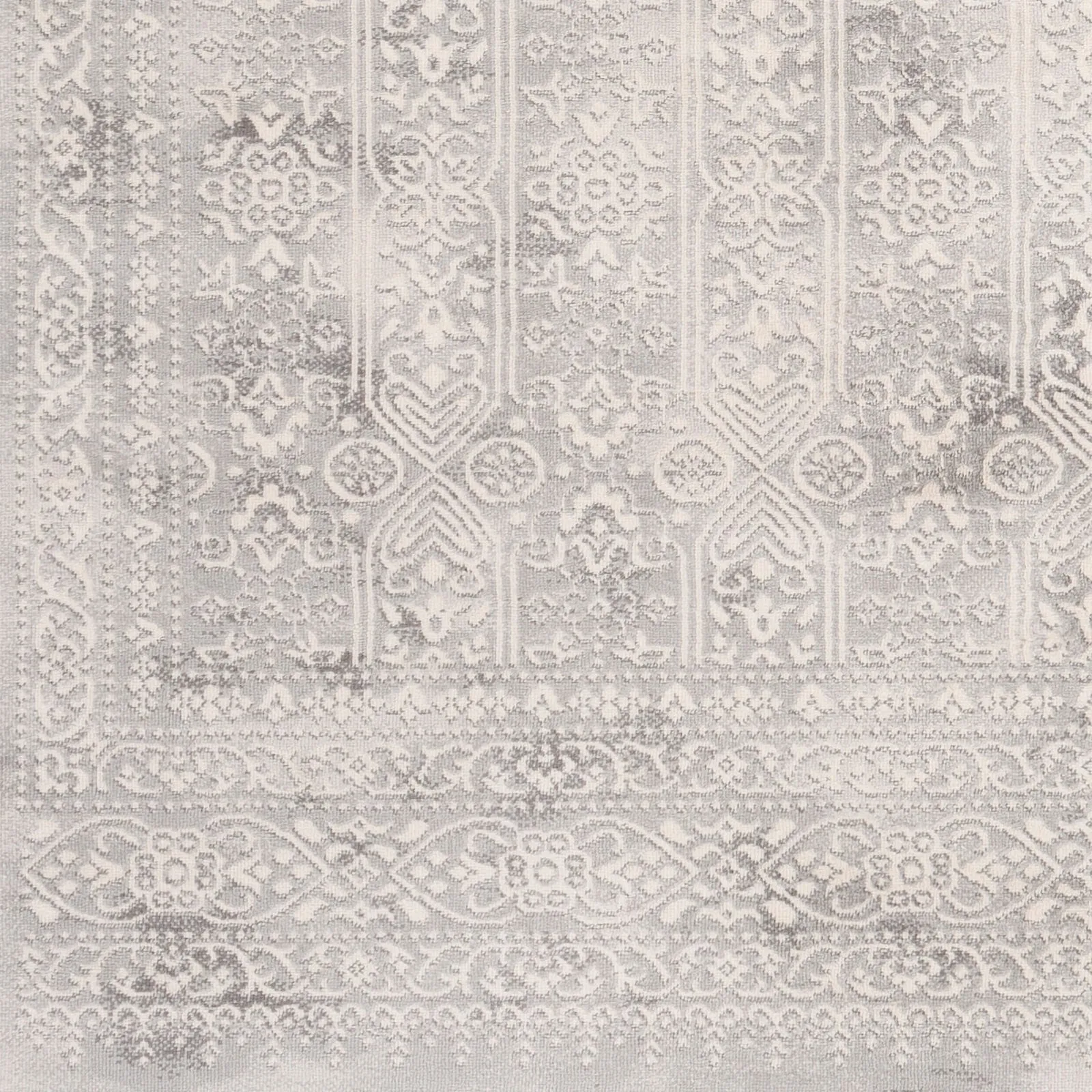 Livabliss Henson Vintage Traditional Area Rug