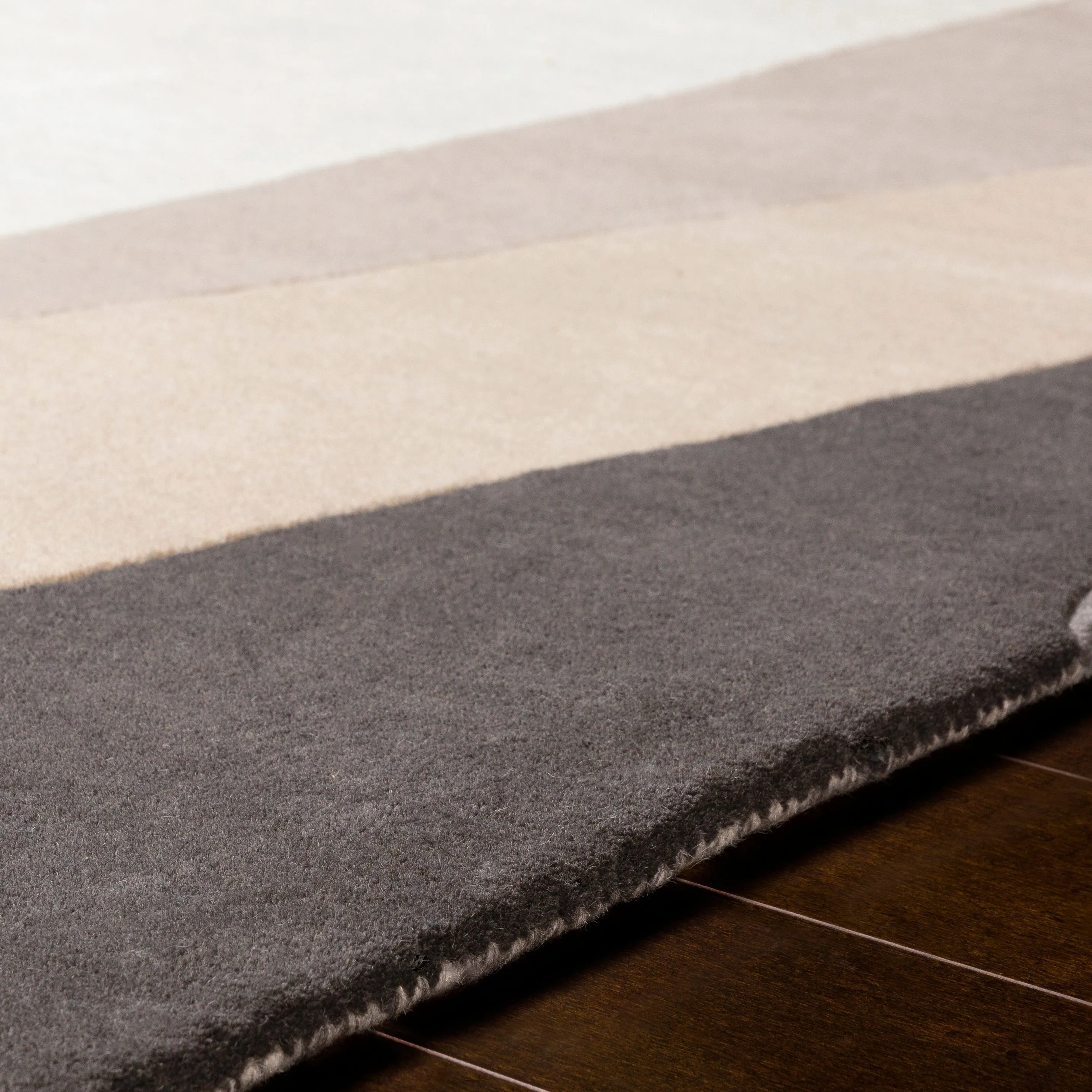 Livabliss Ivarshyttan Modern Area Rug