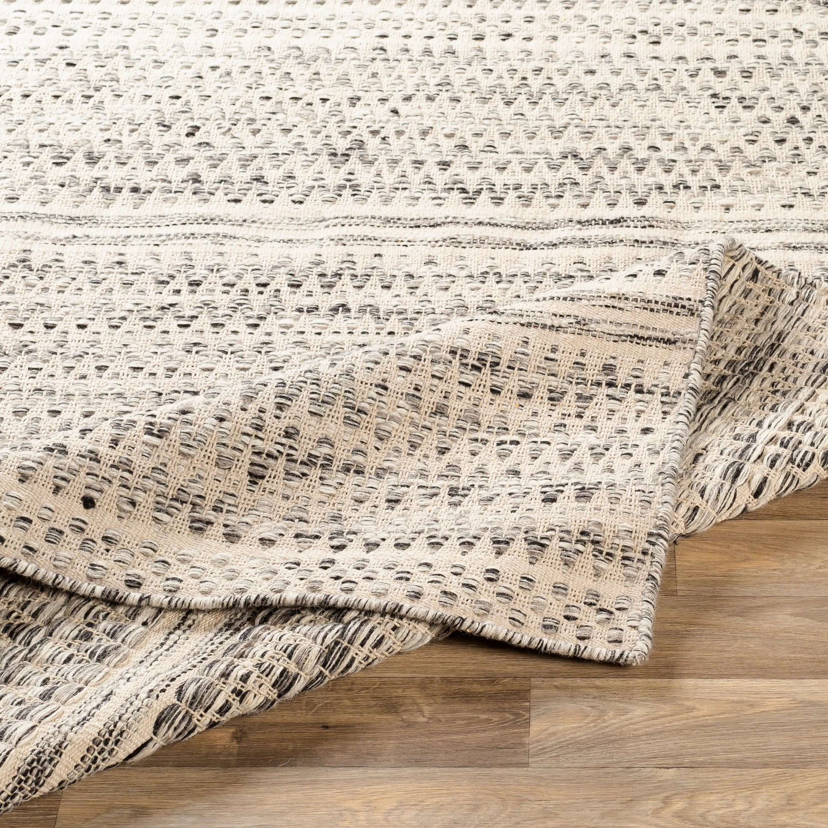 Livabliss Pietre Handmade Farmhouse Wool Area Rug
