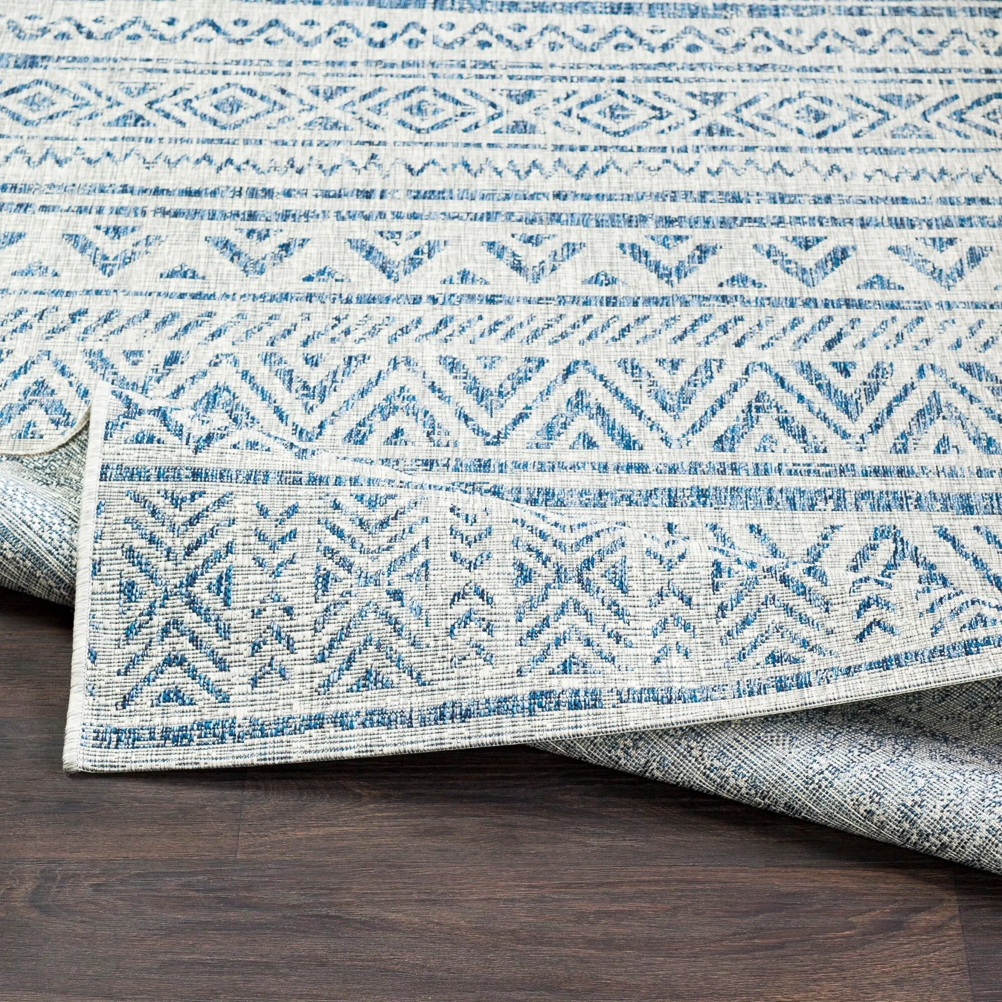 Livabliss Powlett Vintage Southwestern Indoor/ Outdoor Area Rug