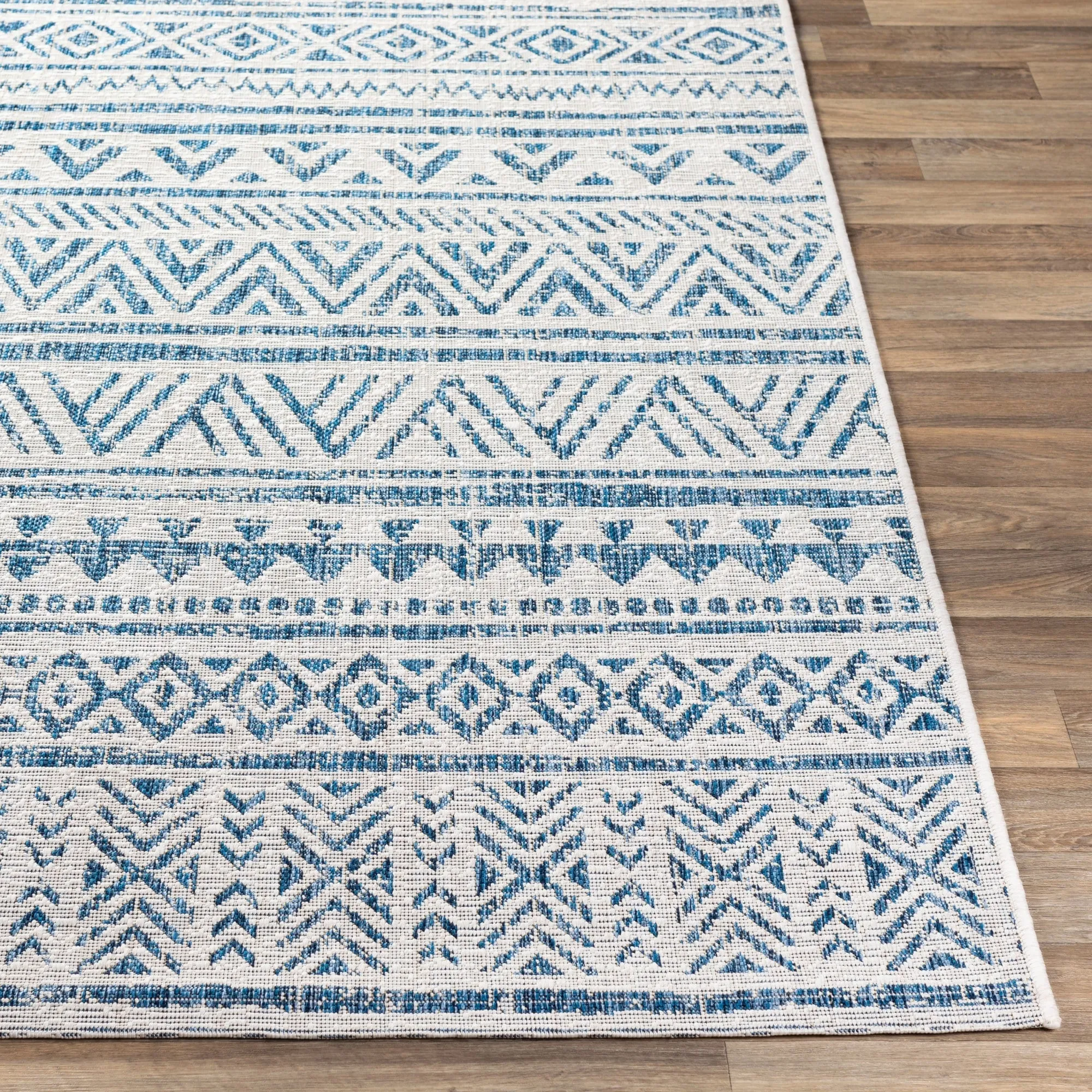 Livabliss Powlett Vintage Southwestern Indoor/ Outdoor Area Rug