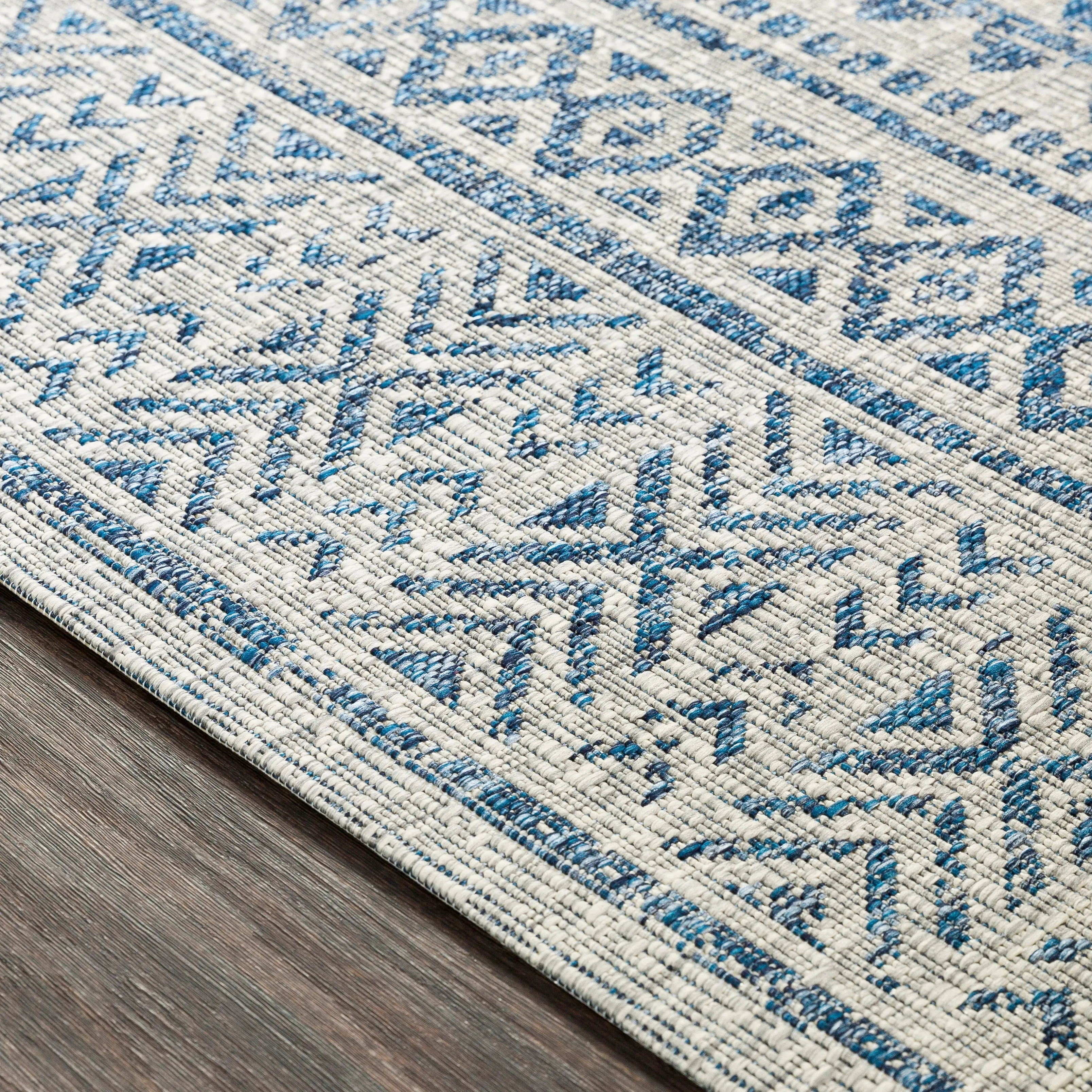 Livabliss Powlett Vintage Southwestern Indoor/ Outdoor Area Rug