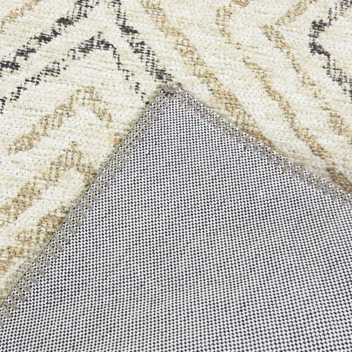 Lurie Geometric Diamond Indoor/Outdoor Area Rug