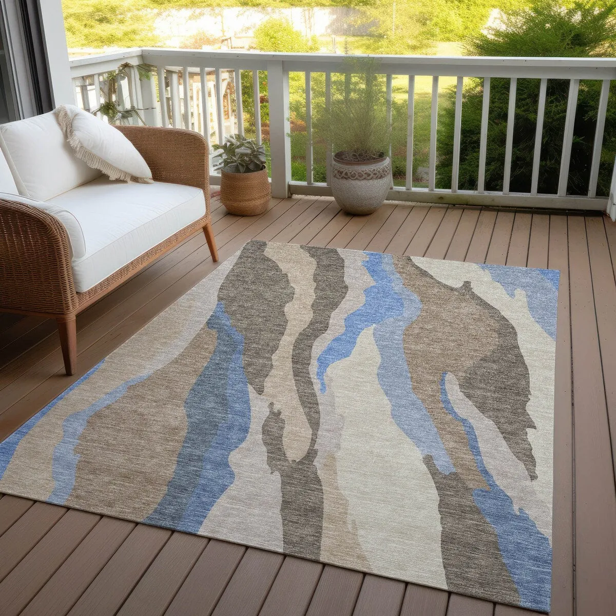 Machine Washable Indoor/ Outdoor Abstract Contemporary Chantille Rug