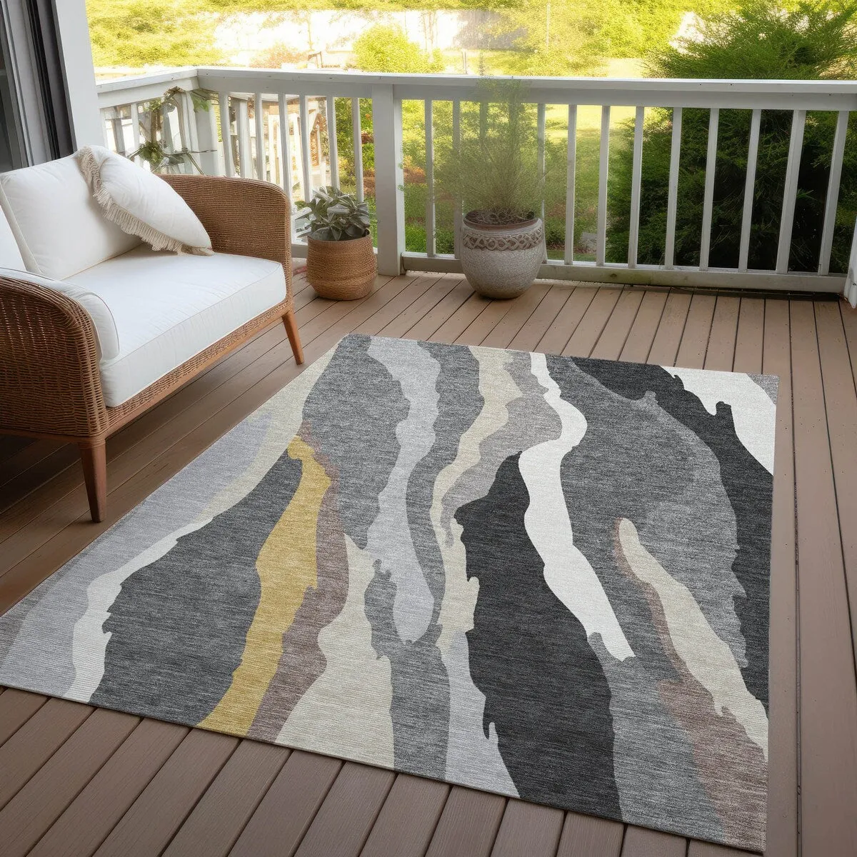 Machine Washable Indoor/ Outdoor Abstract Contemporary Chantille Rug