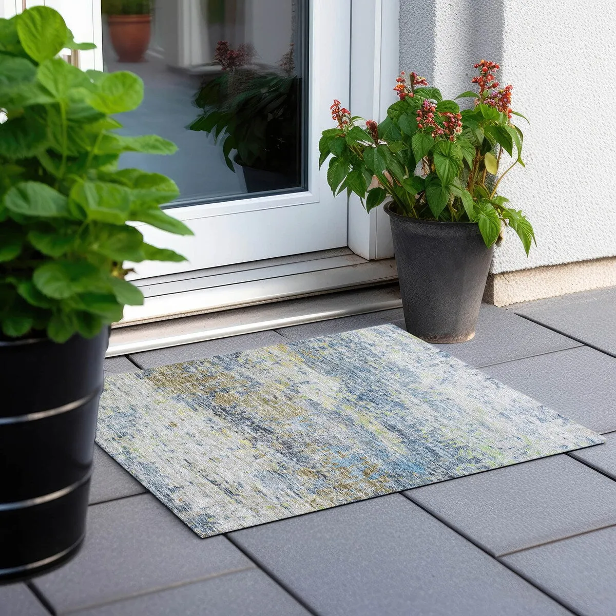 Machine Washable Indoor/ Outdoor Abstract Contemporary Chantille Rug