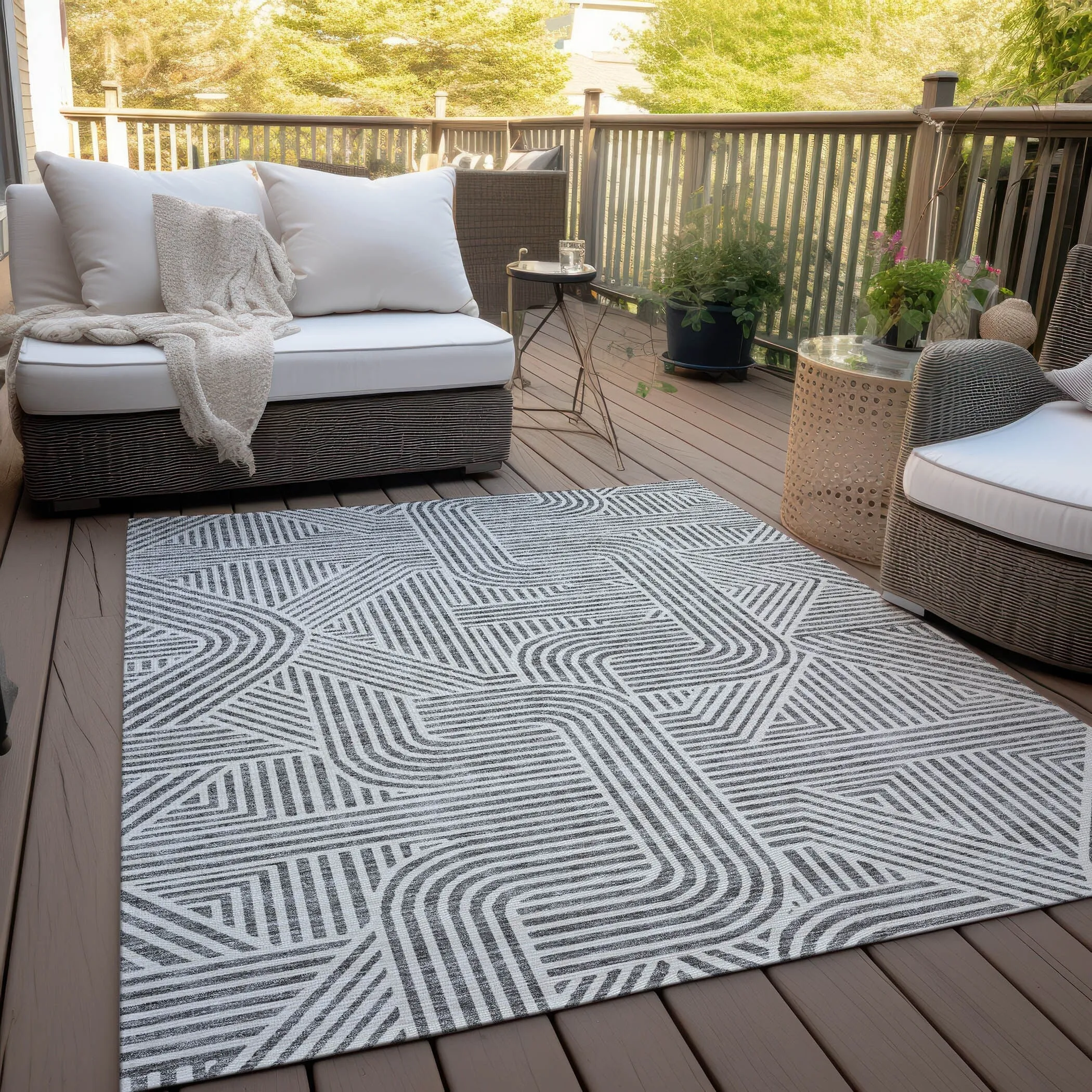Machine Washable Indoor/ Outdoor Chantille Contemporary Geo Rug