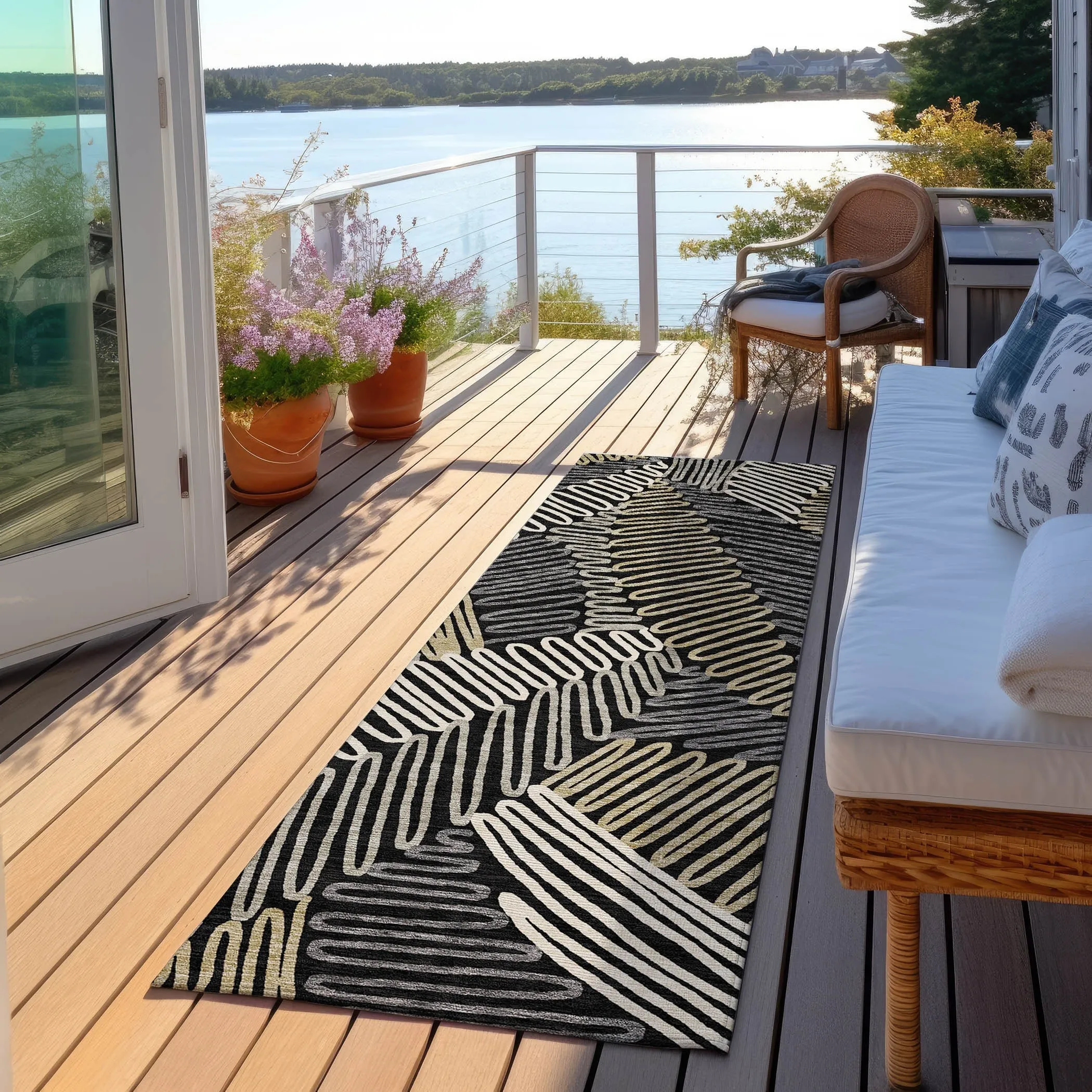 Machine Washable Indoor/ Outdoor Chantille Contemporary Squiggles Rug