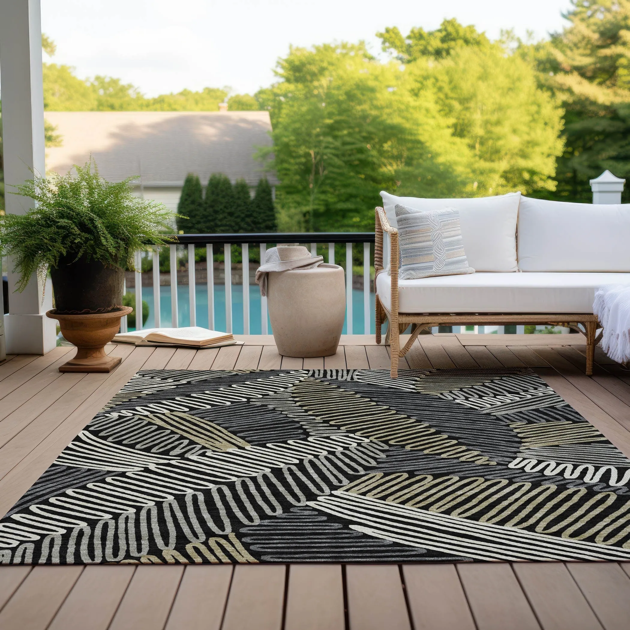 Machine Washable Indoor/ Outdoor Chantille Contemporary Squiggles Rug