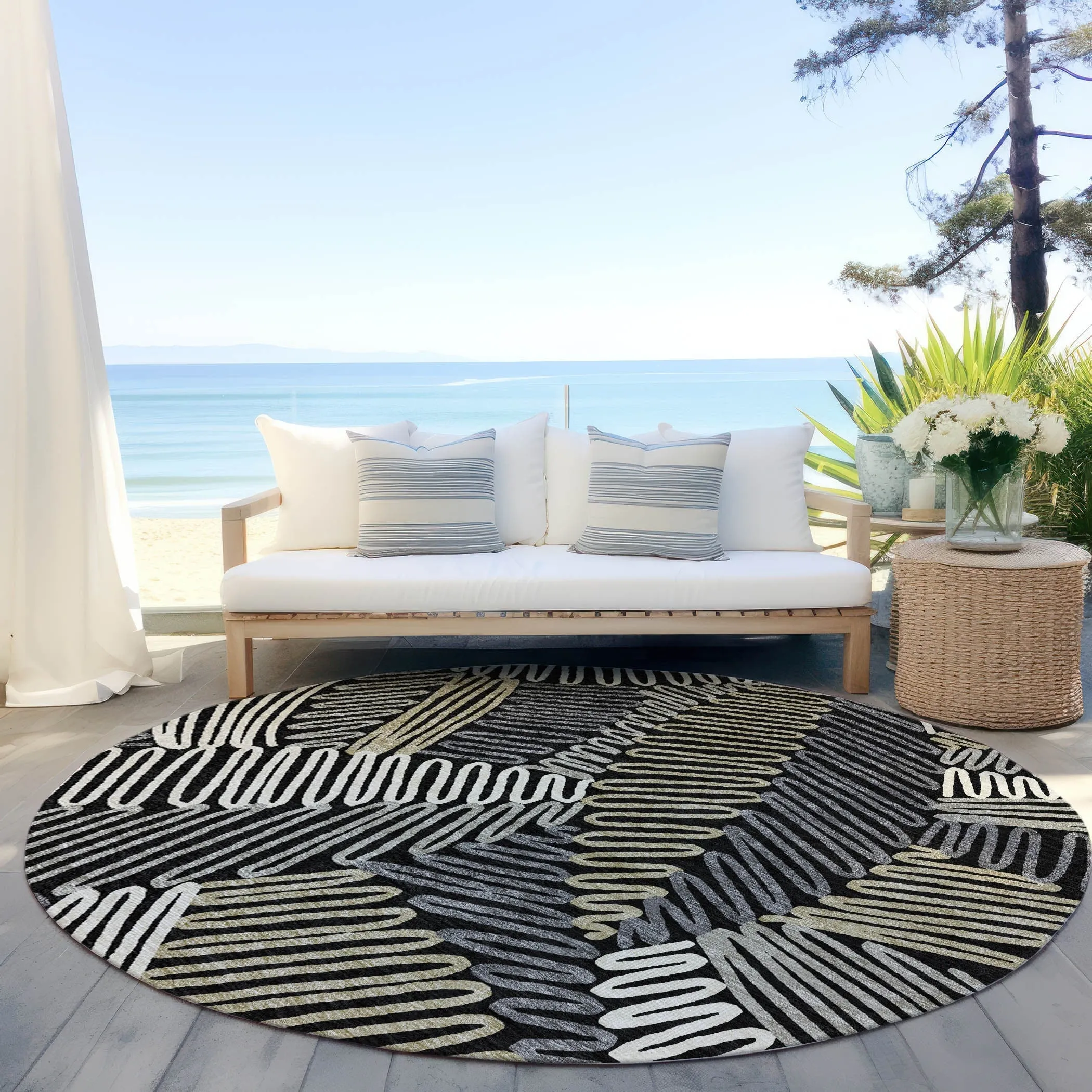 Machine Washable Indoor/ Outdoor Chantille Contemporary Squiggles Rug