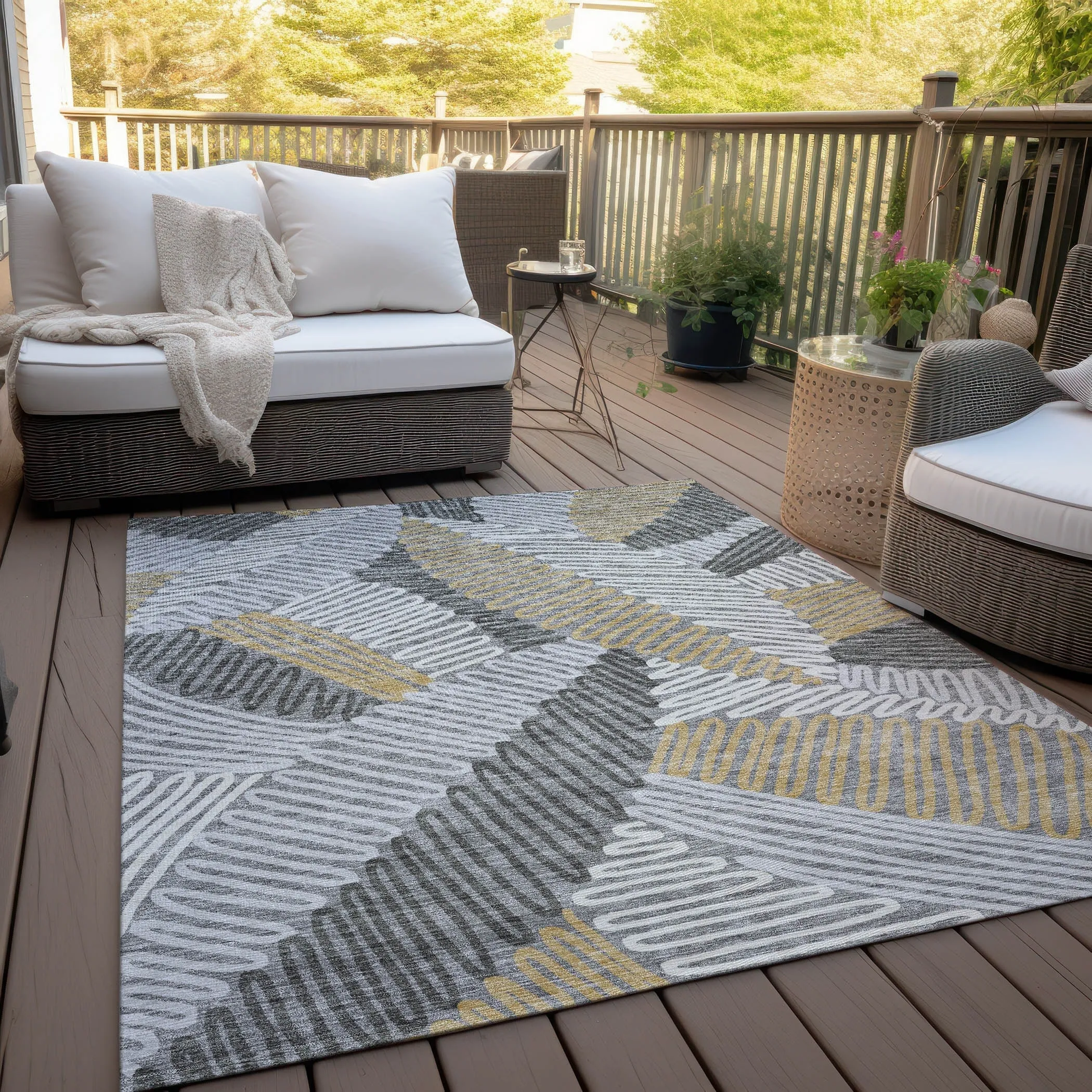 Machine Washable Indoor/ Outdoor Chantille Contemporary Squiggles Rug