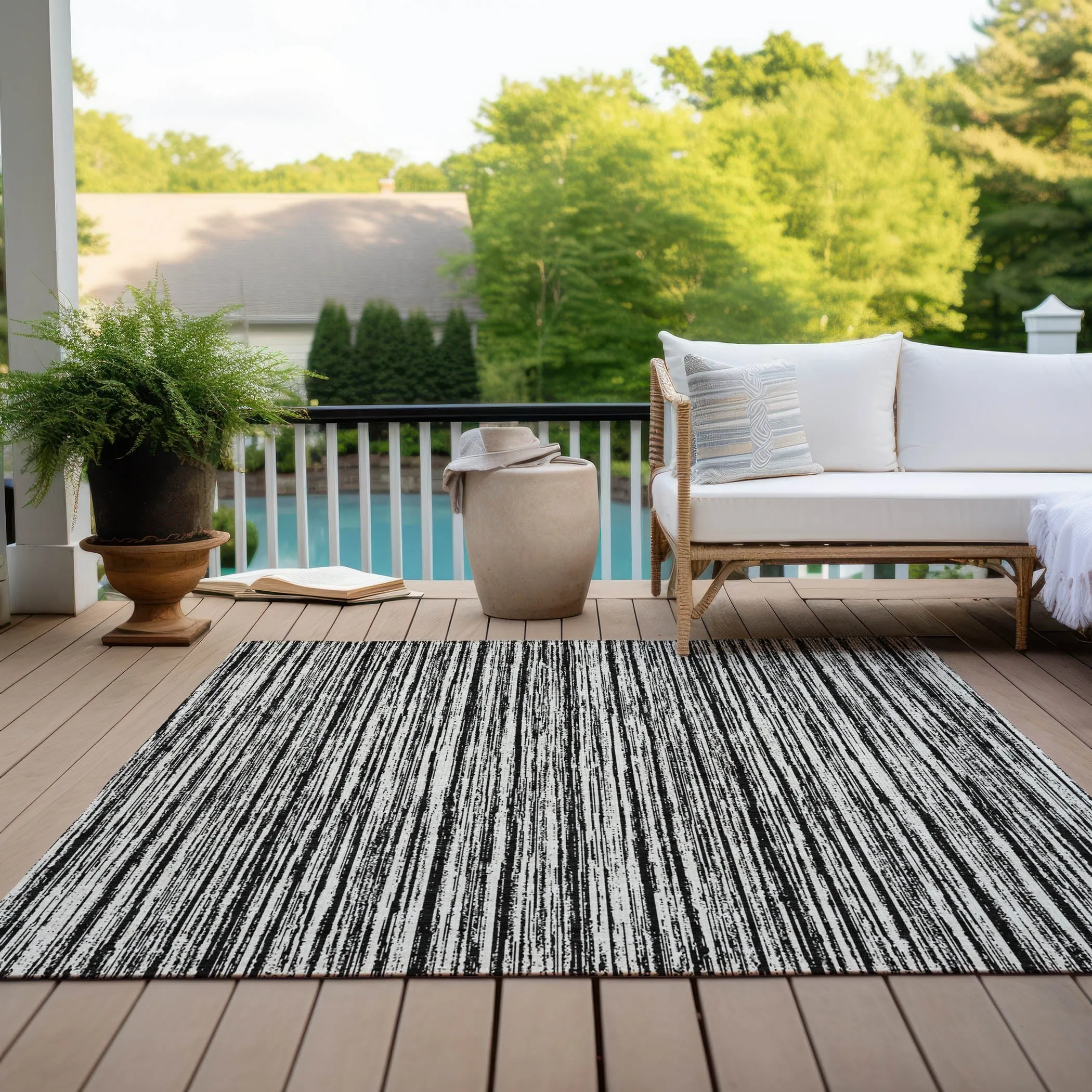Machine Washable Indoor/ Outdoor Chantille Contemporary Stripes Rug