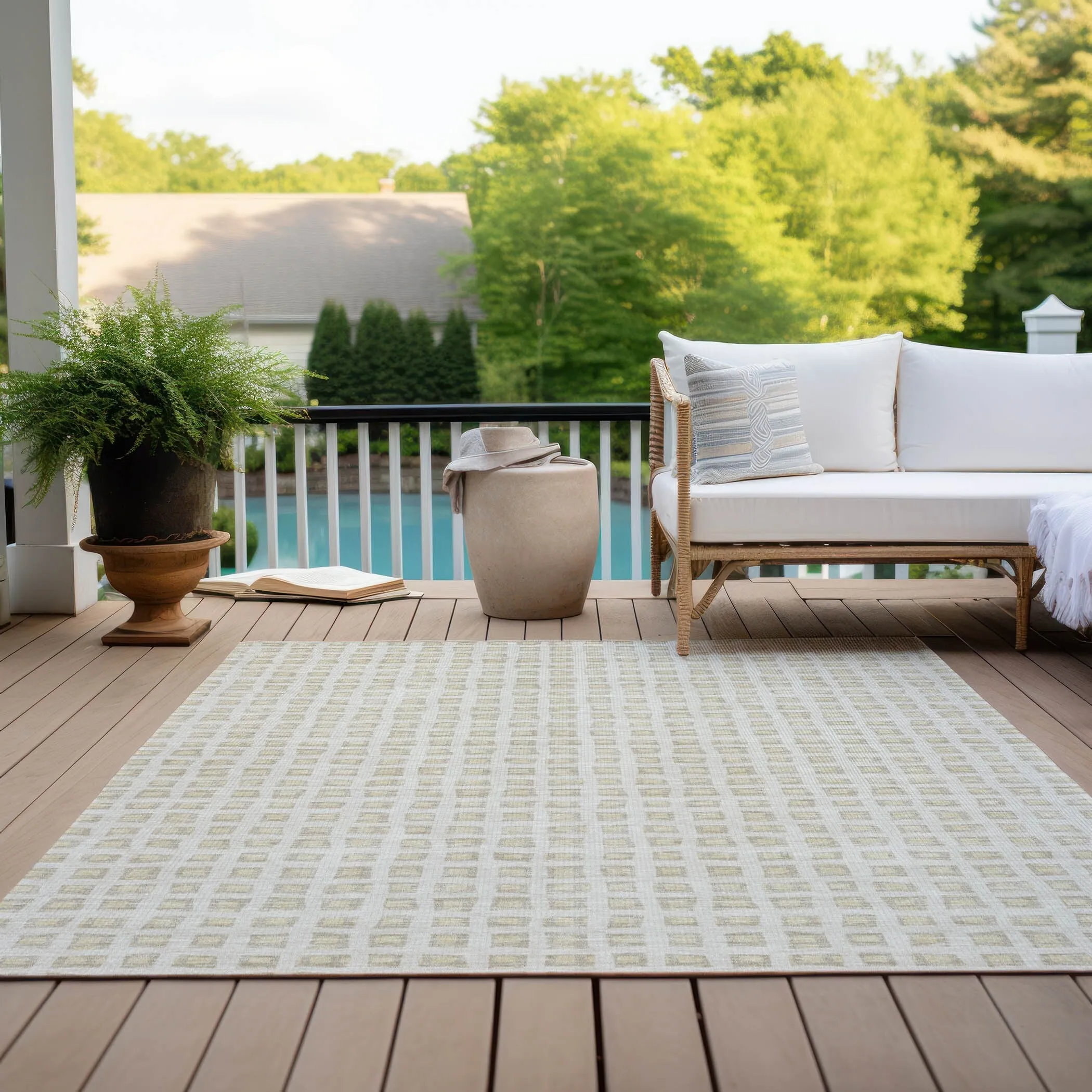 Machine Washable Indoor/ Outdoor Chantille Squared Rug