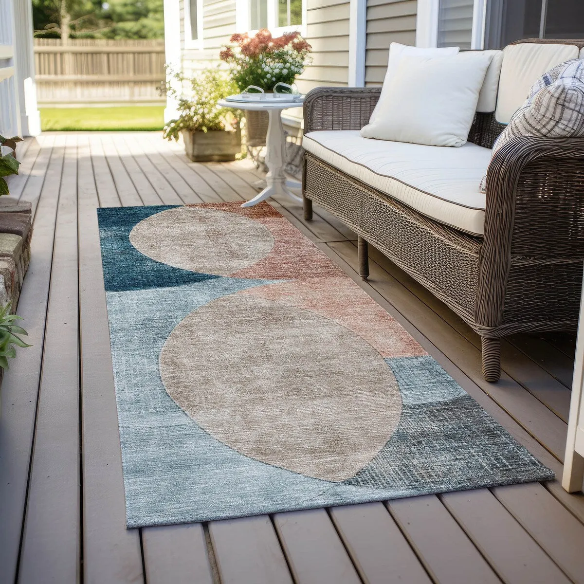 Machine Washable Indoor/ Outdoor Contemporary Deco Chantille Rug