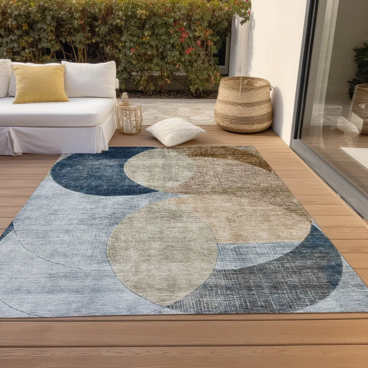 Machine Washable Indoor/ Outdoor Contemporary Deco Chantille Rug