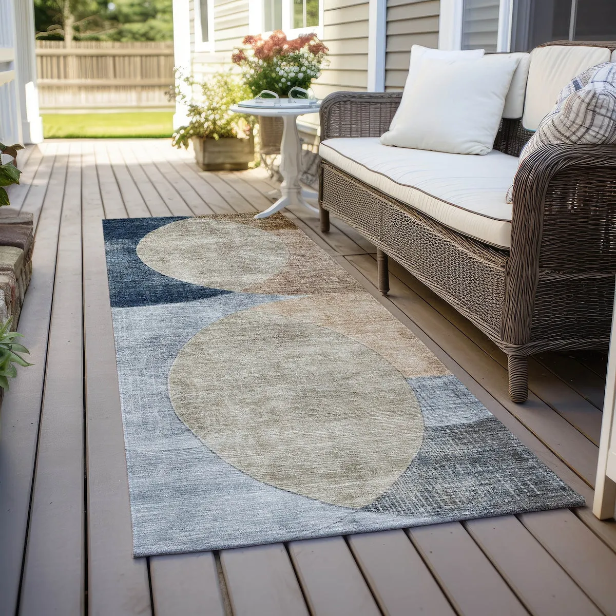 Machine Washable Indoor/ Outdoor Contemporary Deco Chantille Rug