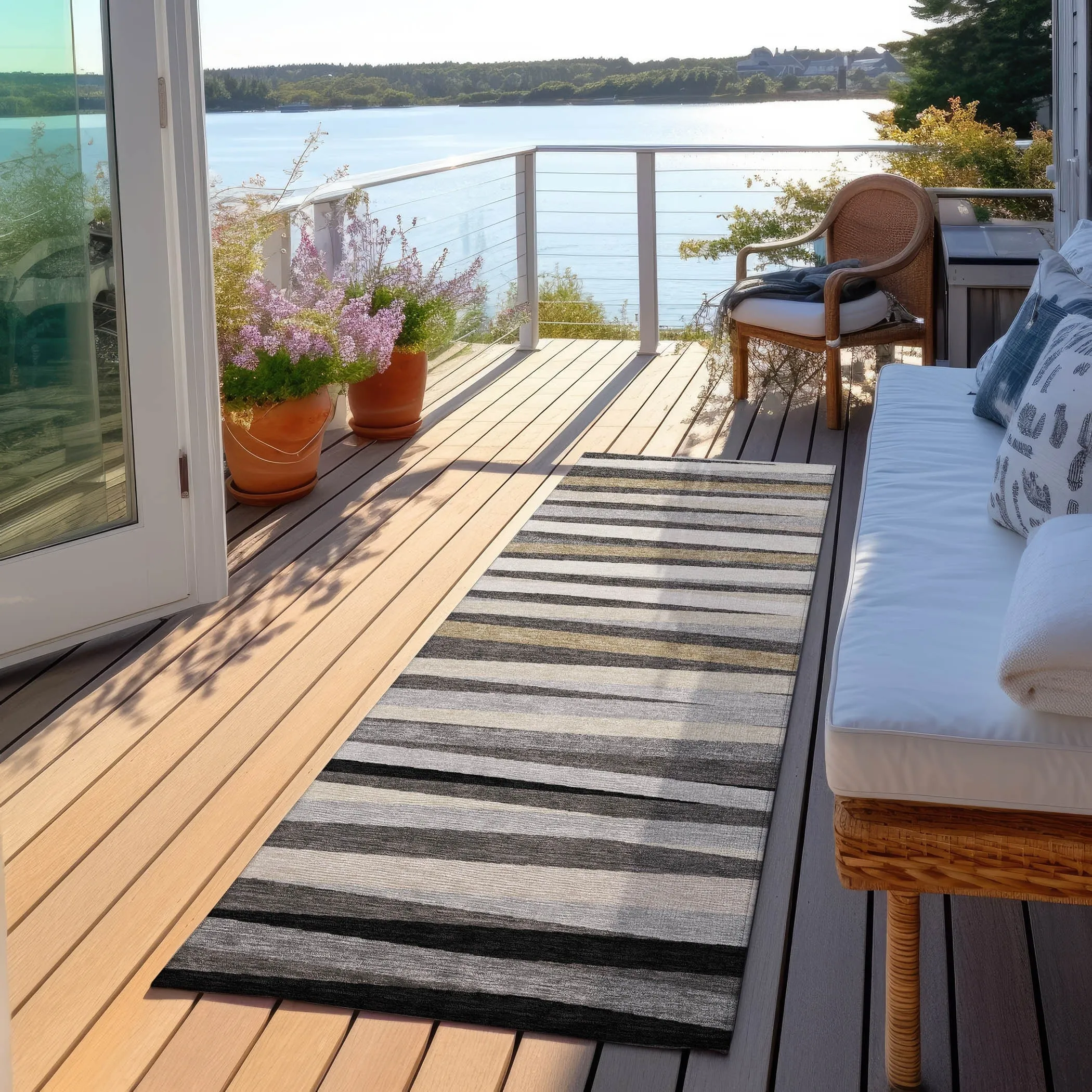 Machine Washable Indoor/ Outdoor Modern Stripes Chantille Rug