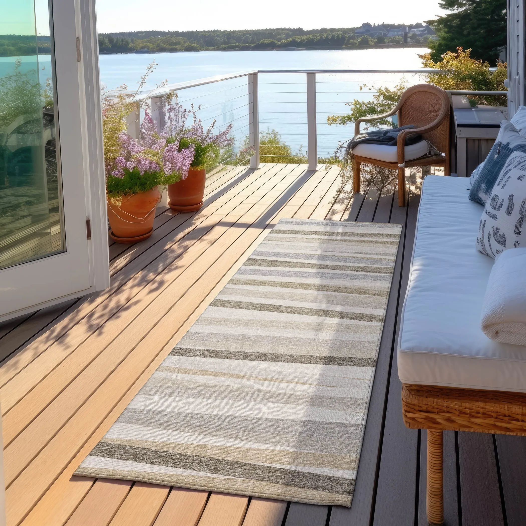 Machine Washable Indoor/ Outdoor Modern Stripes Chantille Rug