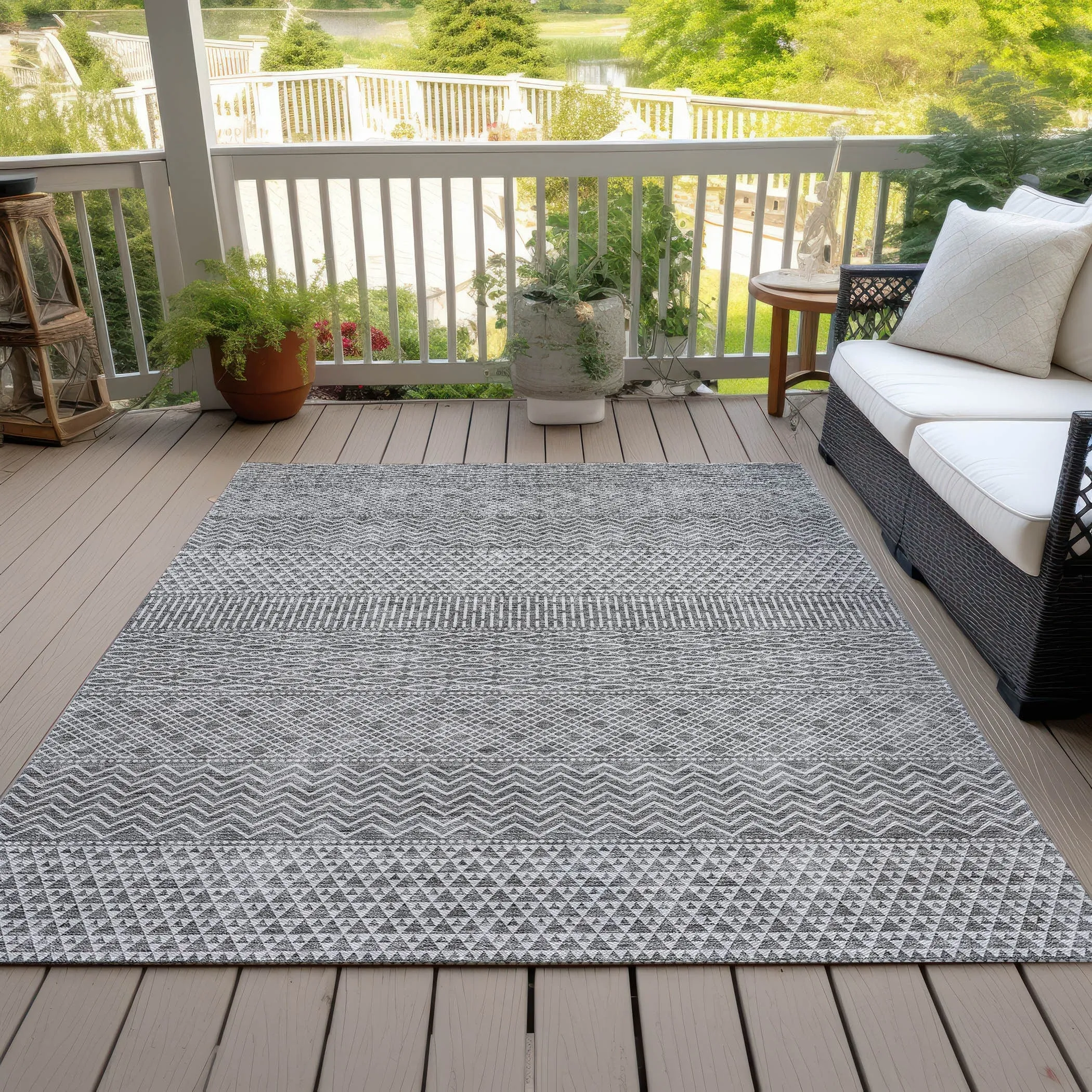 Machine Washable Indoor/ Outdoor Modern Stripes Chantille Rug