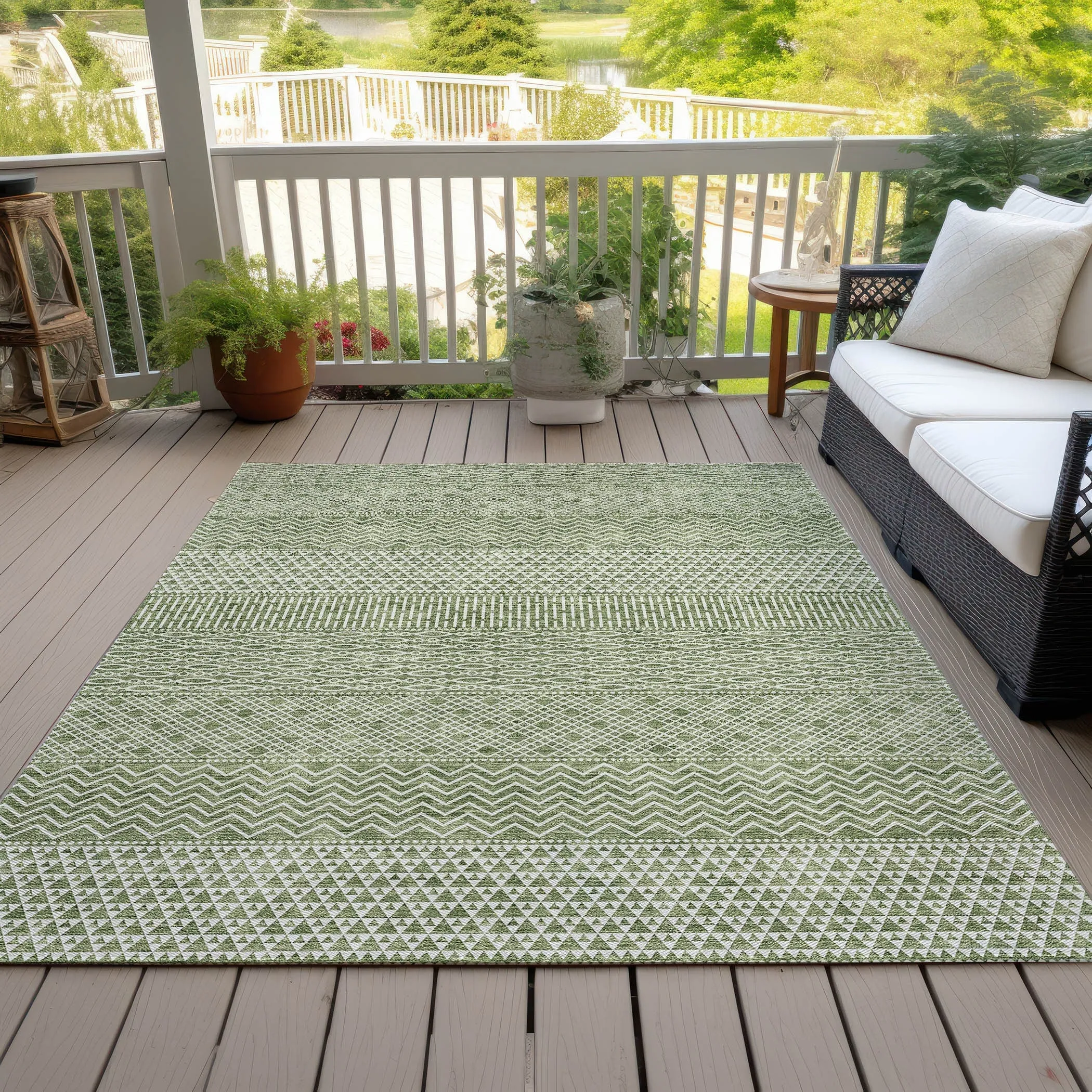 Machine Washable Indoor/ Outdoor Modern Stripes Chantille Rug
