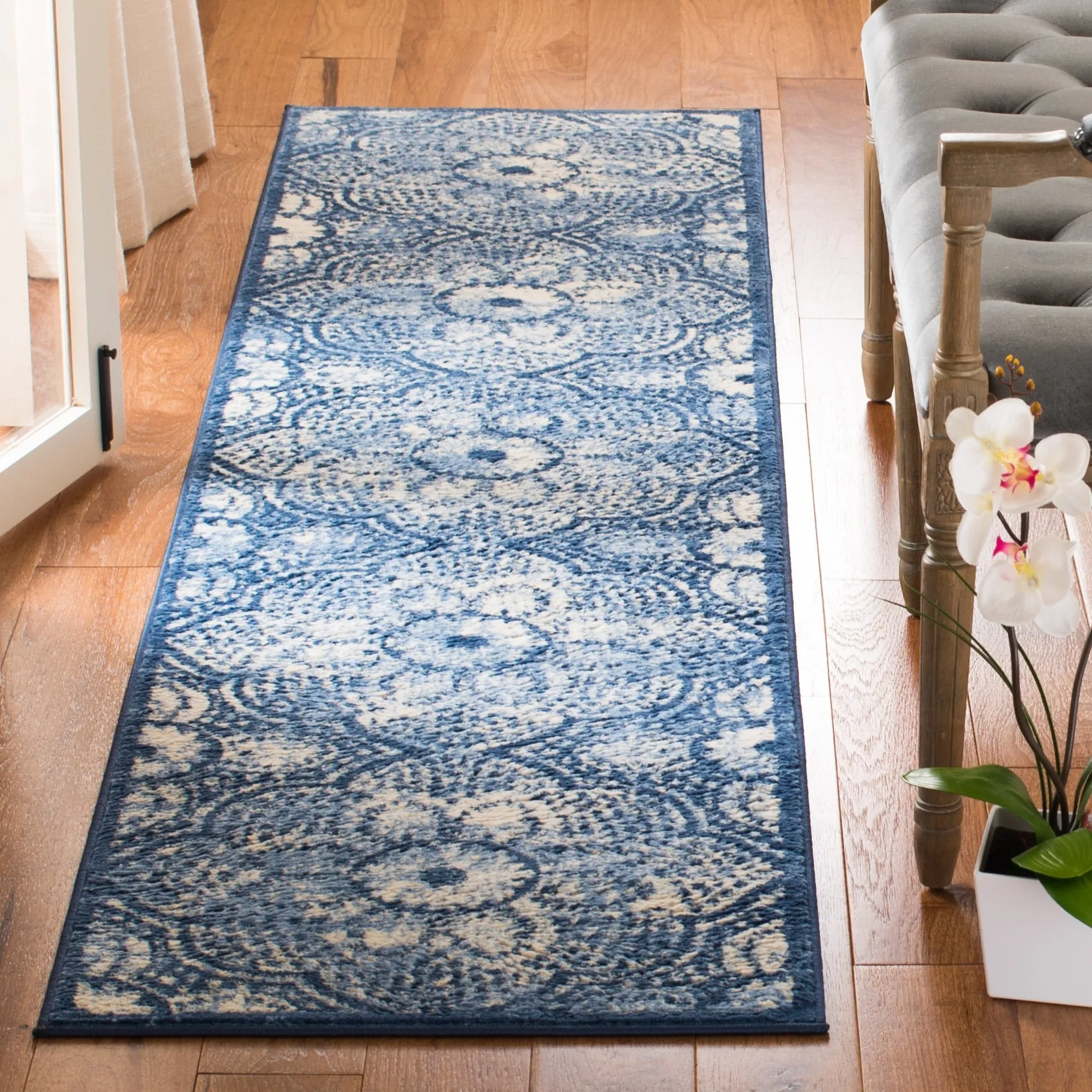 Martha Stewart by SAFAVIEH Faigel Traditional Rug
