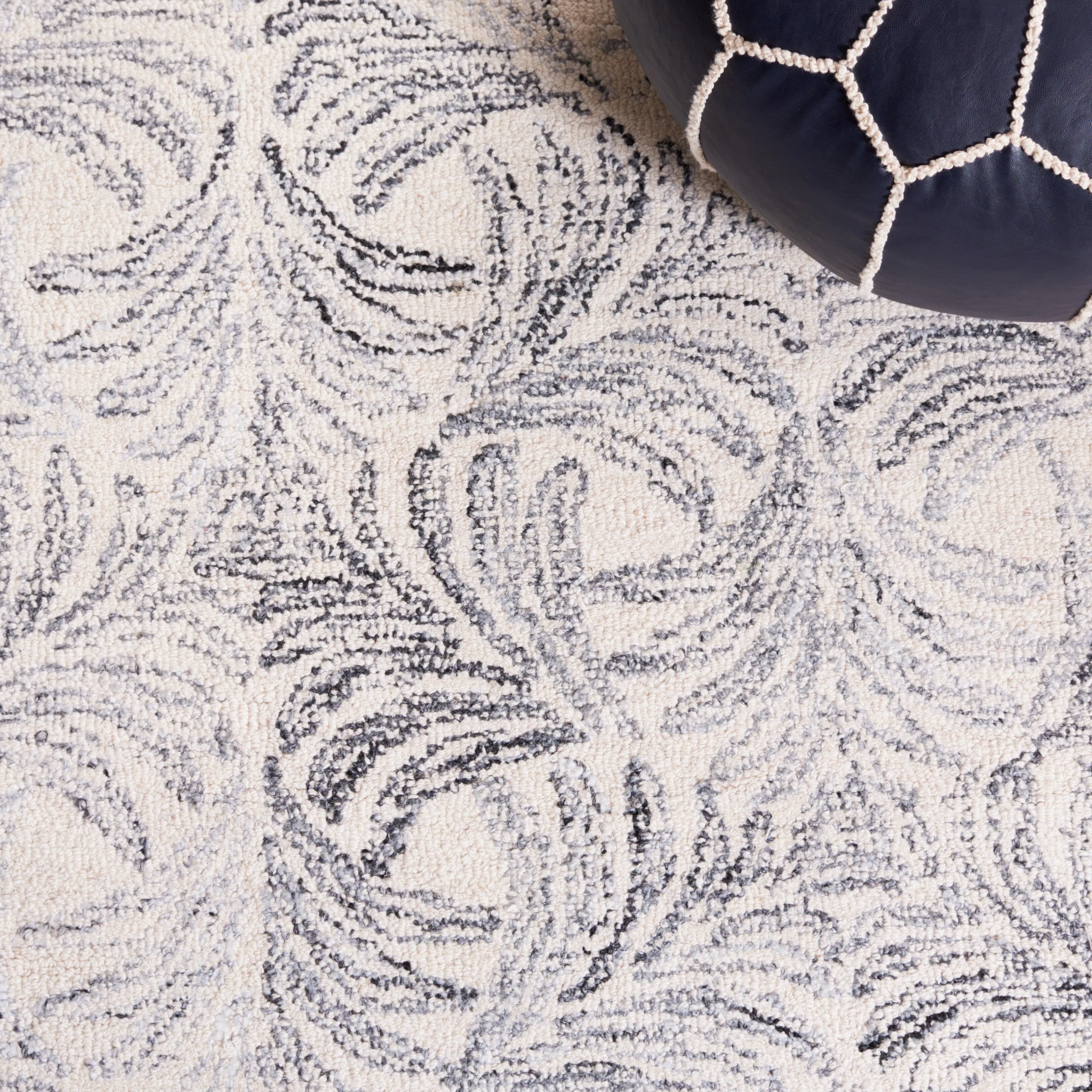 Martha Stewart by SAFAVIEH Handmade Asumi Rug