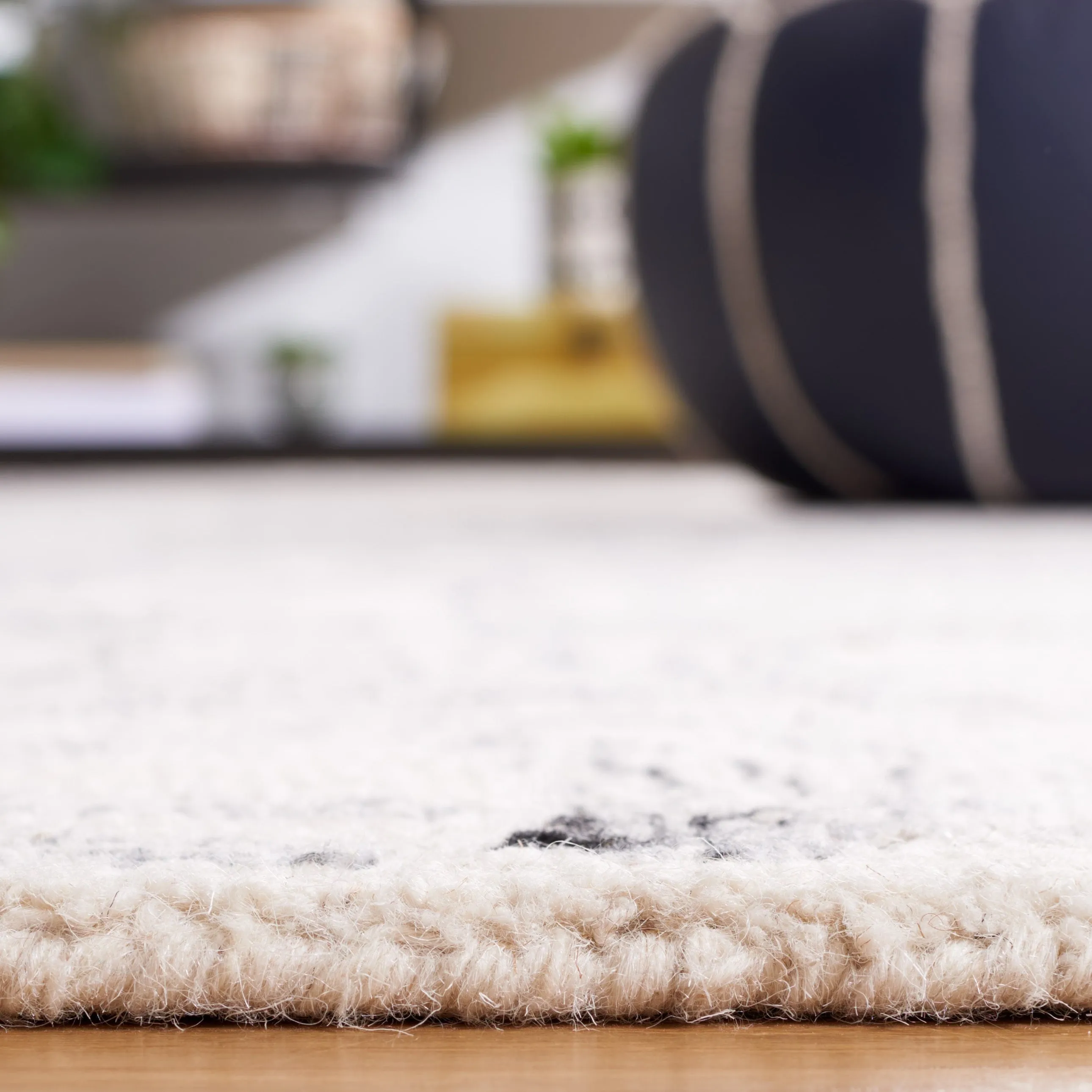 Martha Stewart by SAFAVIEH Handmade Asumi Rug