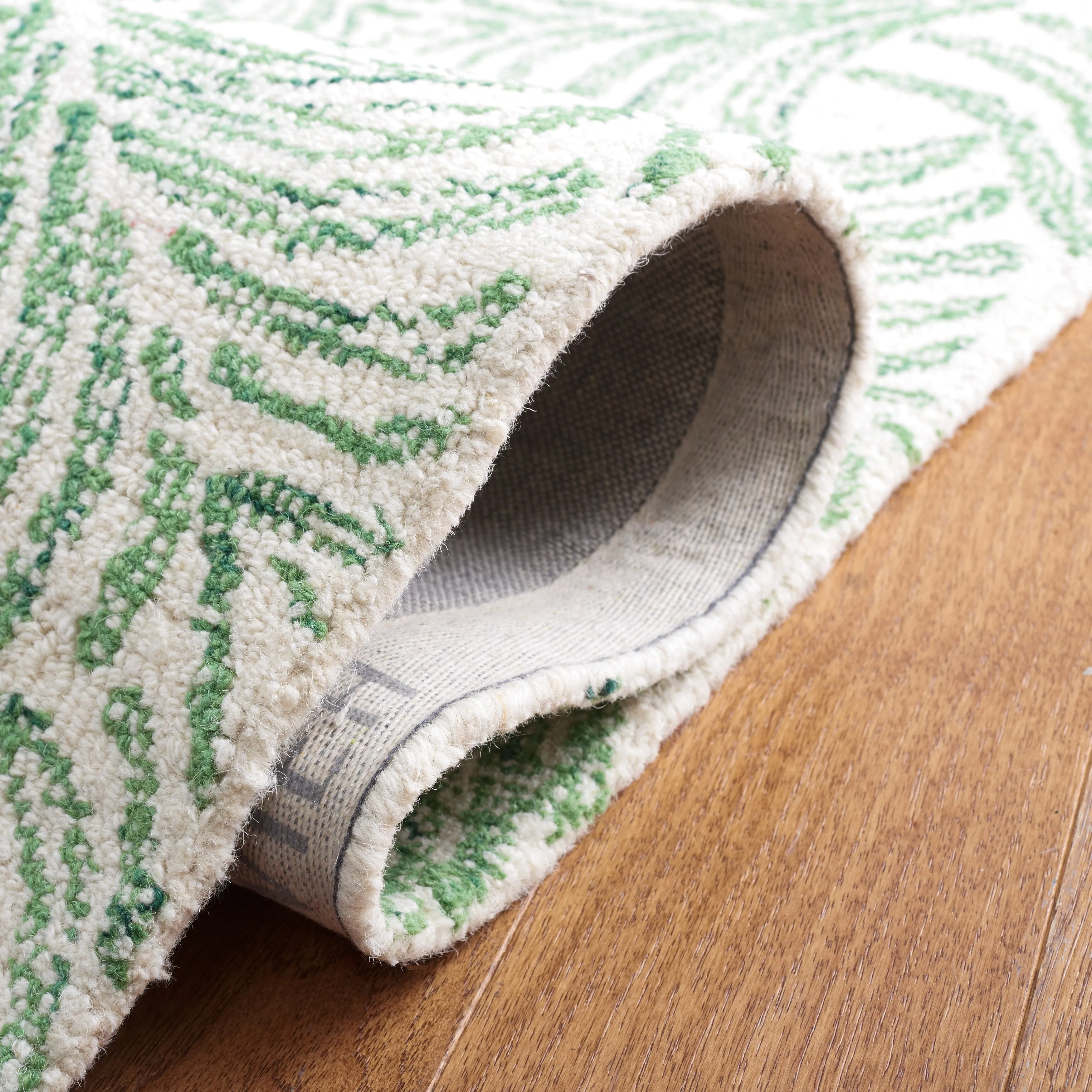 Martha Stewart by SAFAVIEH Handmade Asumi Rug