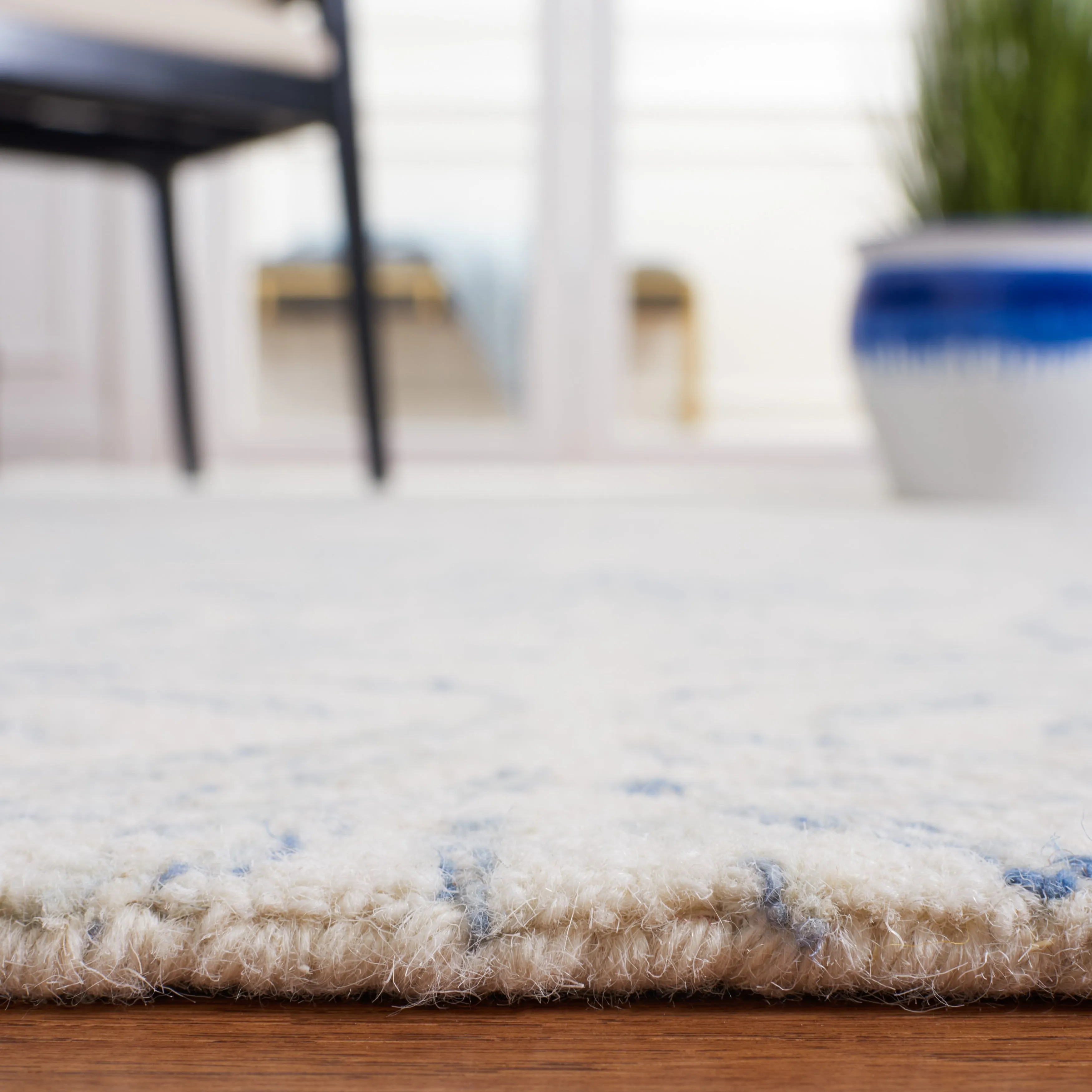 Martha Stewart by SAFAVIEH Handmade Asumi Rug