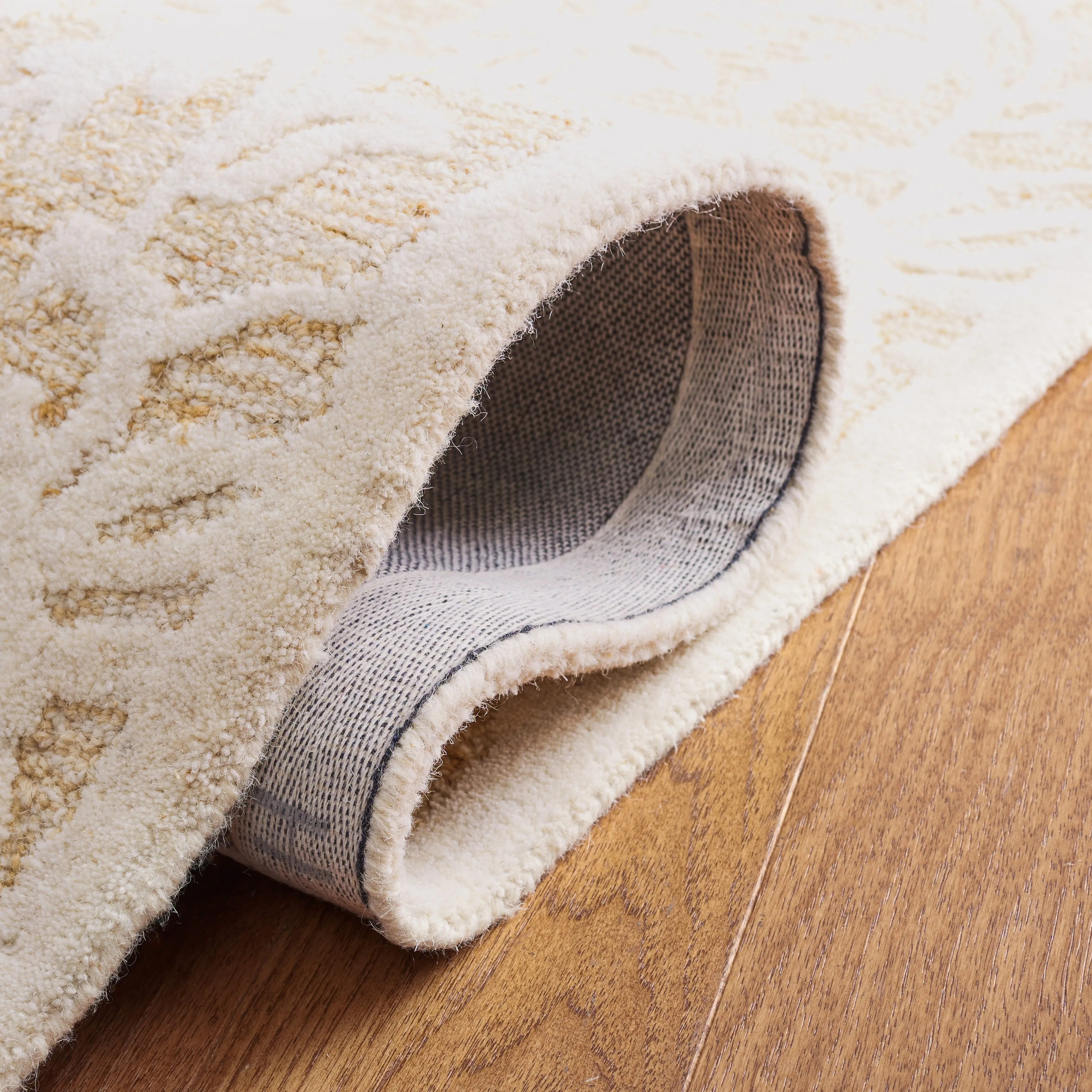 Martha Stewart by SAFAVIEH Handmade Eibhlis Wool Rug